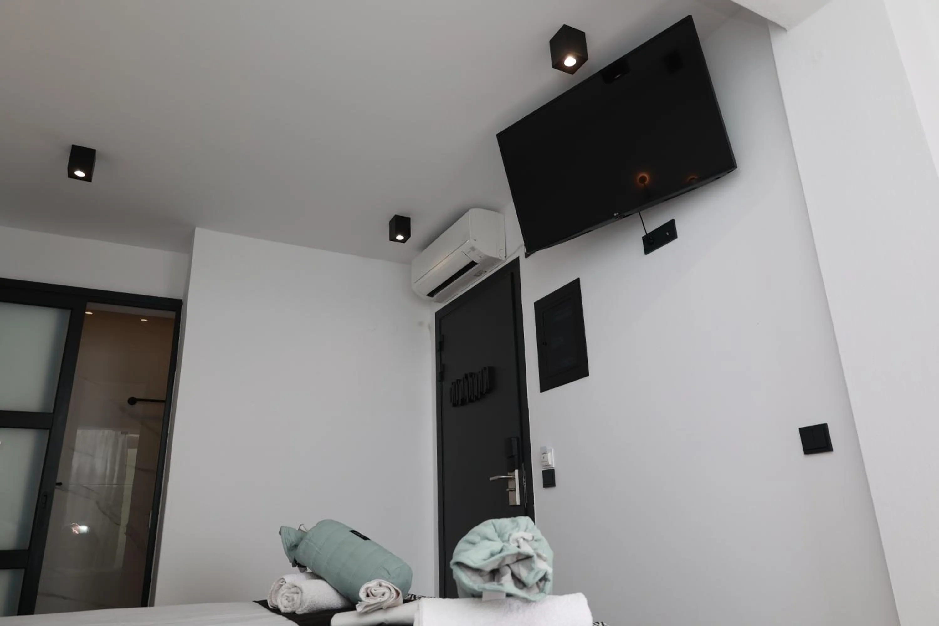 TV and multimedia in Paris-Irini Studios And Apartments