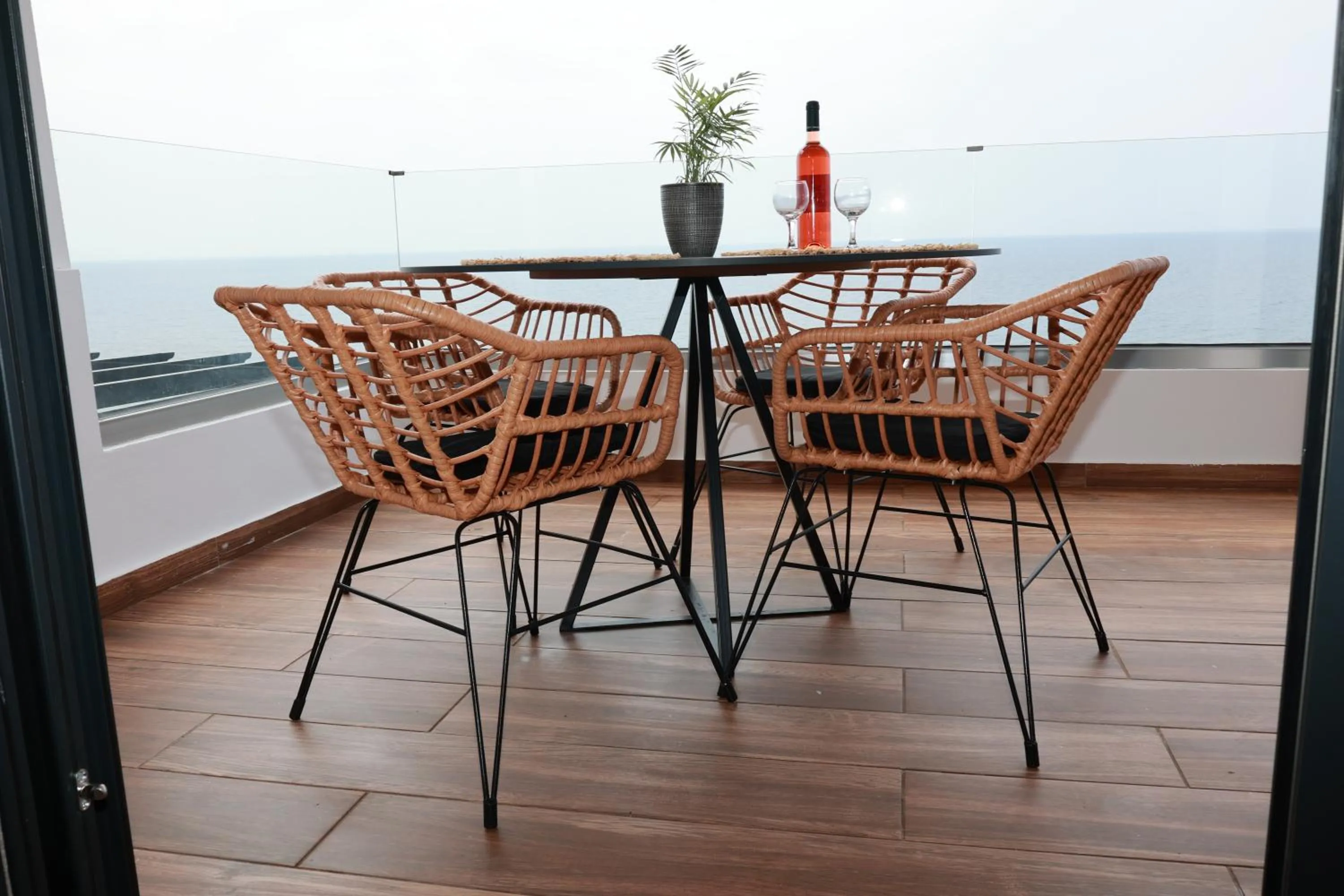 Paris-Irini Studios And Apartments