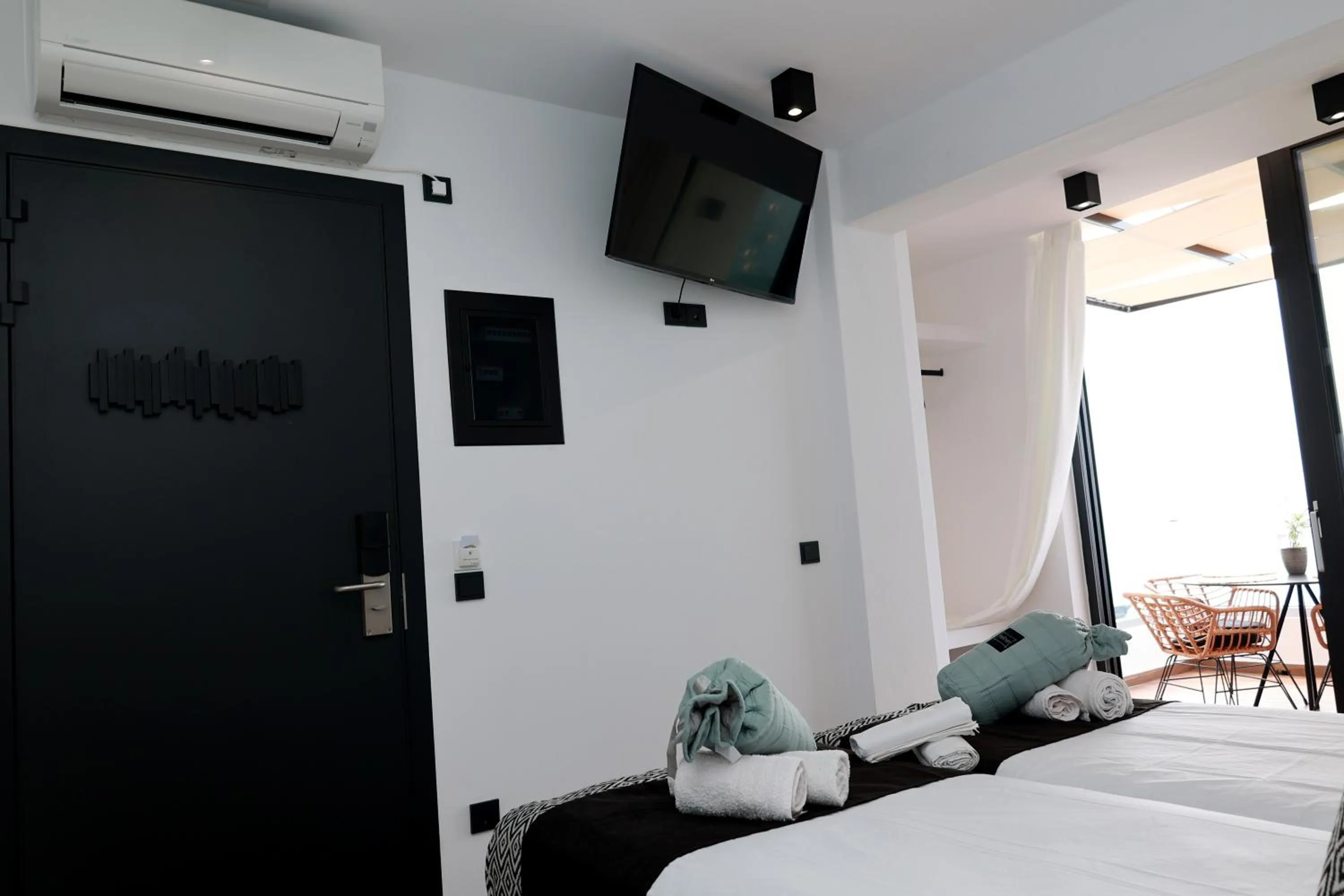 Bed in Paris-Irini Studios And Apartments