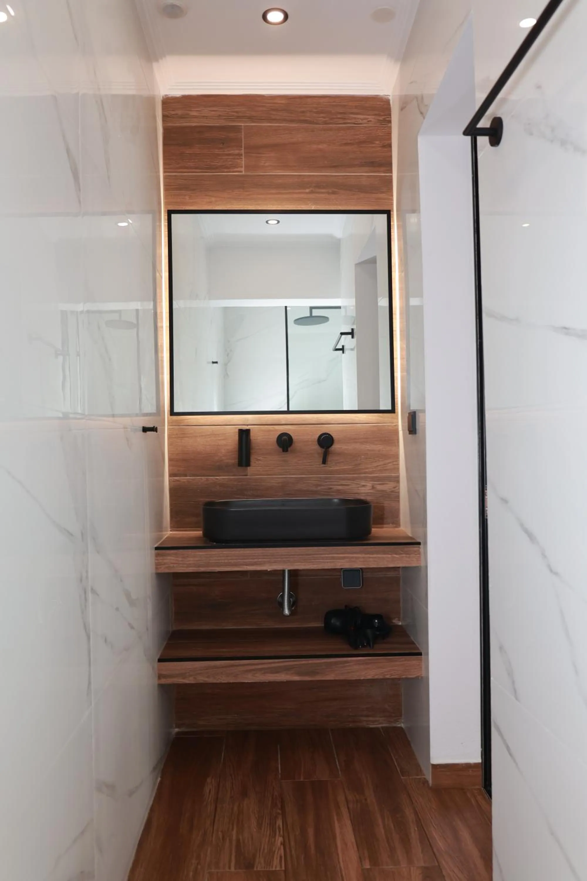 Bathroom in Paris-Irini Studios And Apartments