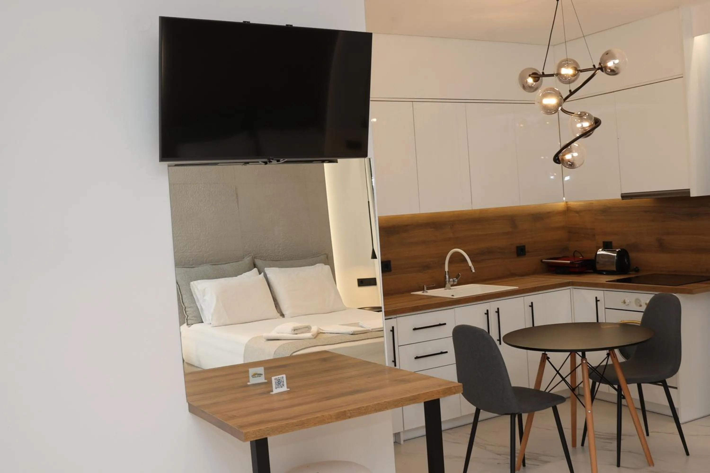 TV and multimedia in Paris-Irini Studios And Apartments