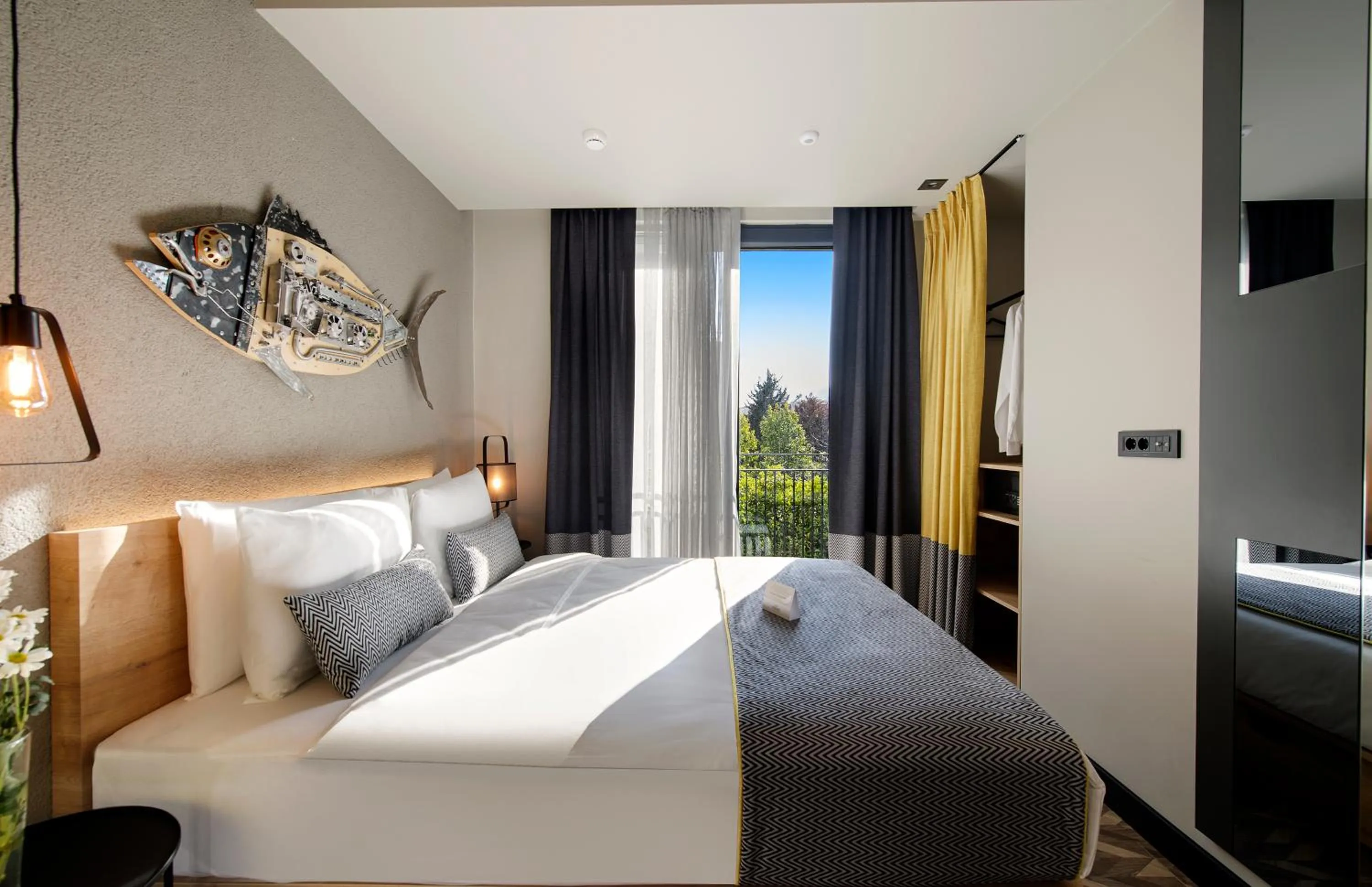 Bedroom, Bed in Trend Suites CYCLE