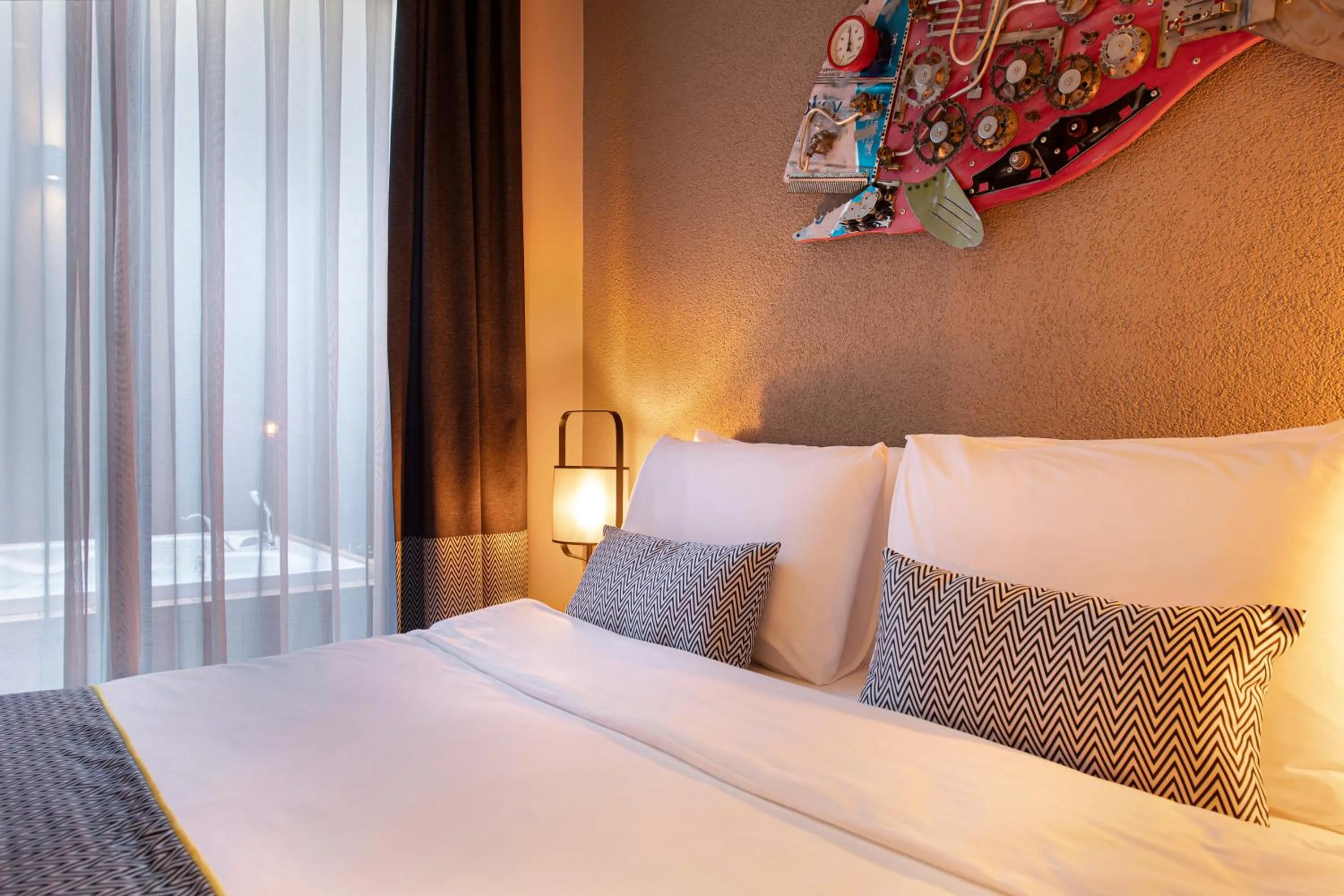 Bedroom, Bed in Trend Suites CYCLE