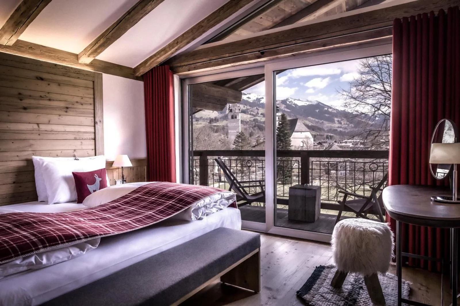 View (from property/room), Bed in Kitzhof Mountain Design Resort, 4 Sterne Superior