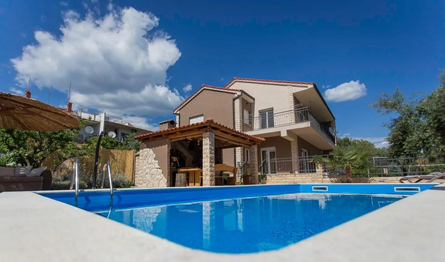 Property building in Villa Barbara