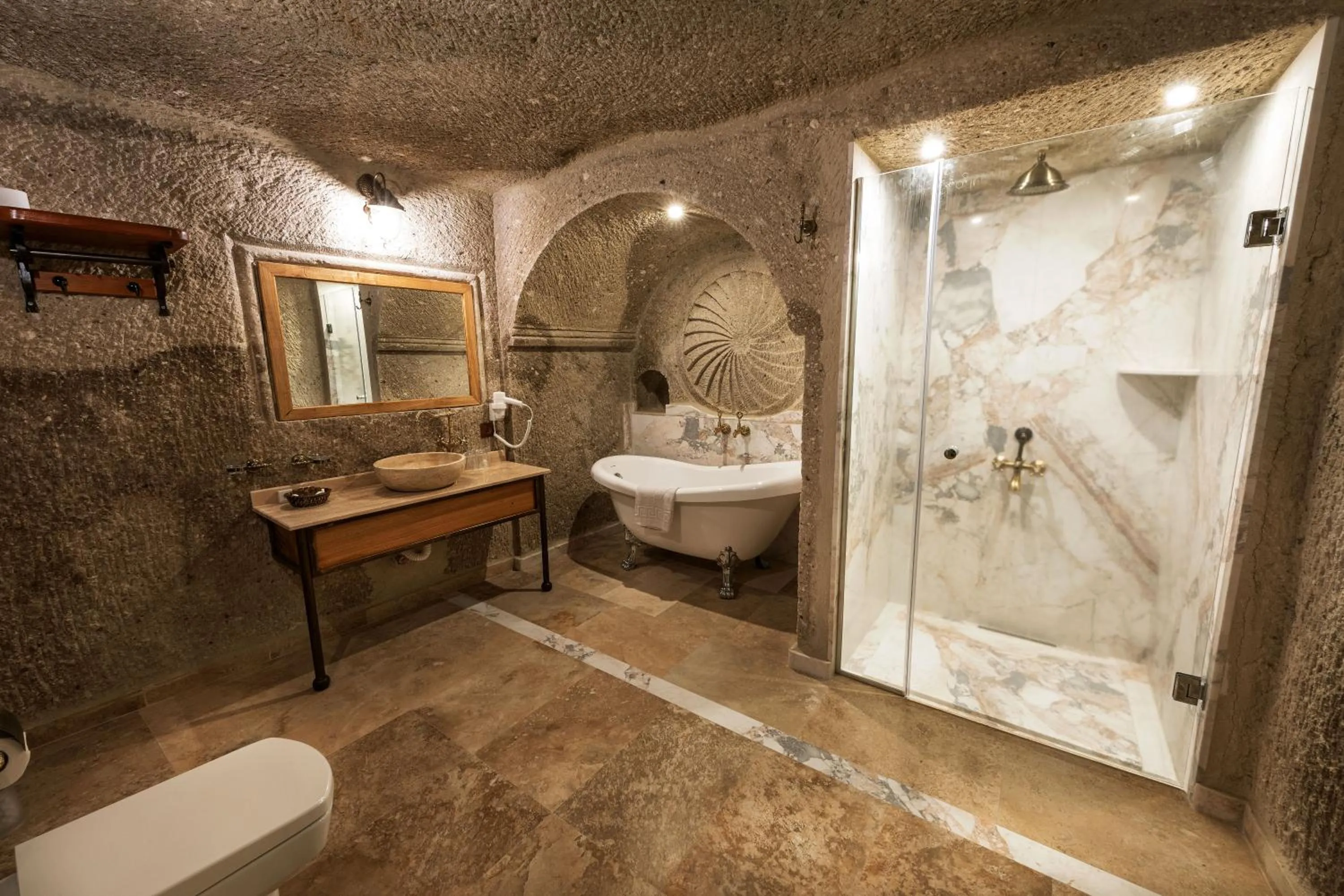 Bathroom in Sarnich Cave Suites