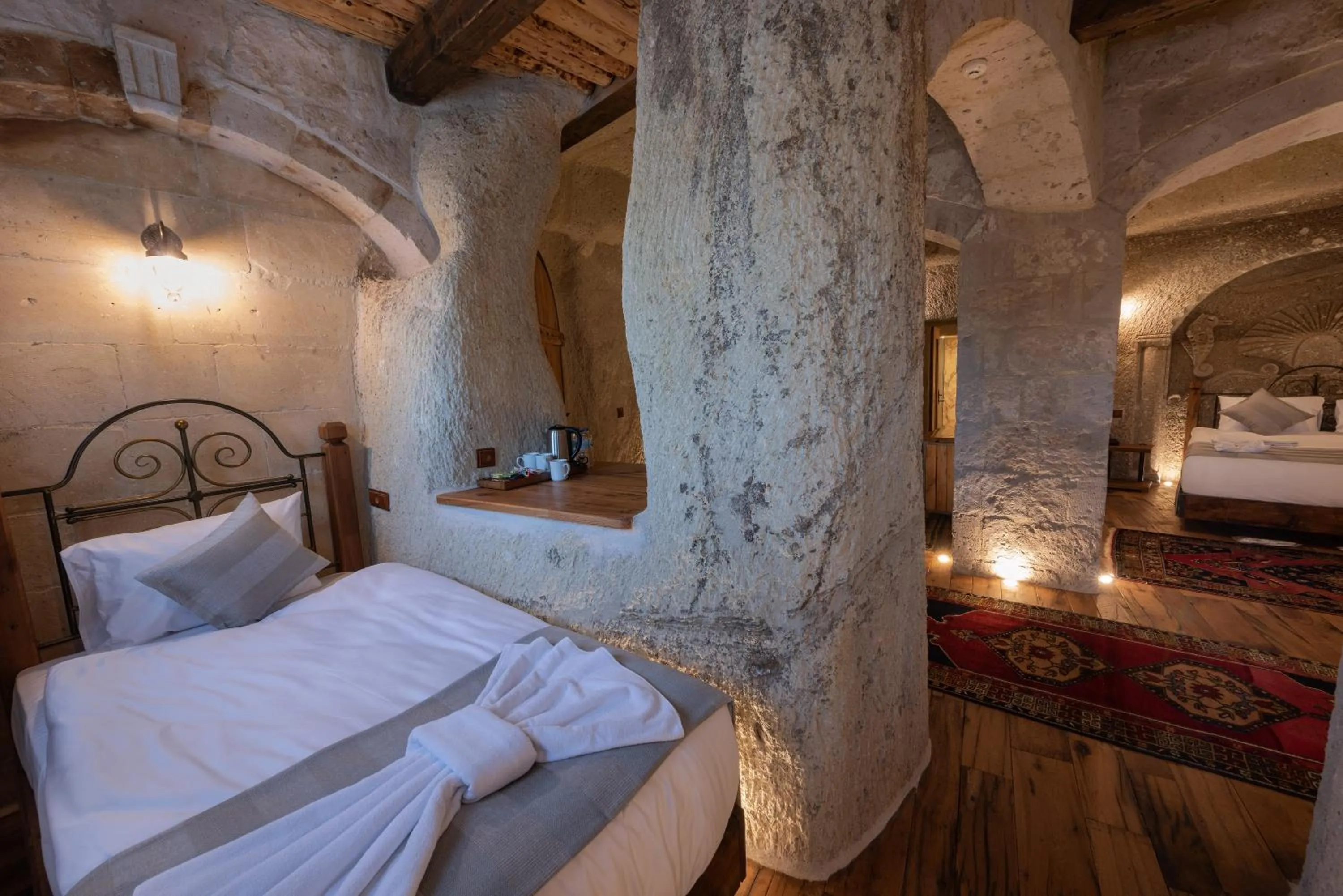 Bedroom, Bed in Sarnich Cave Suites