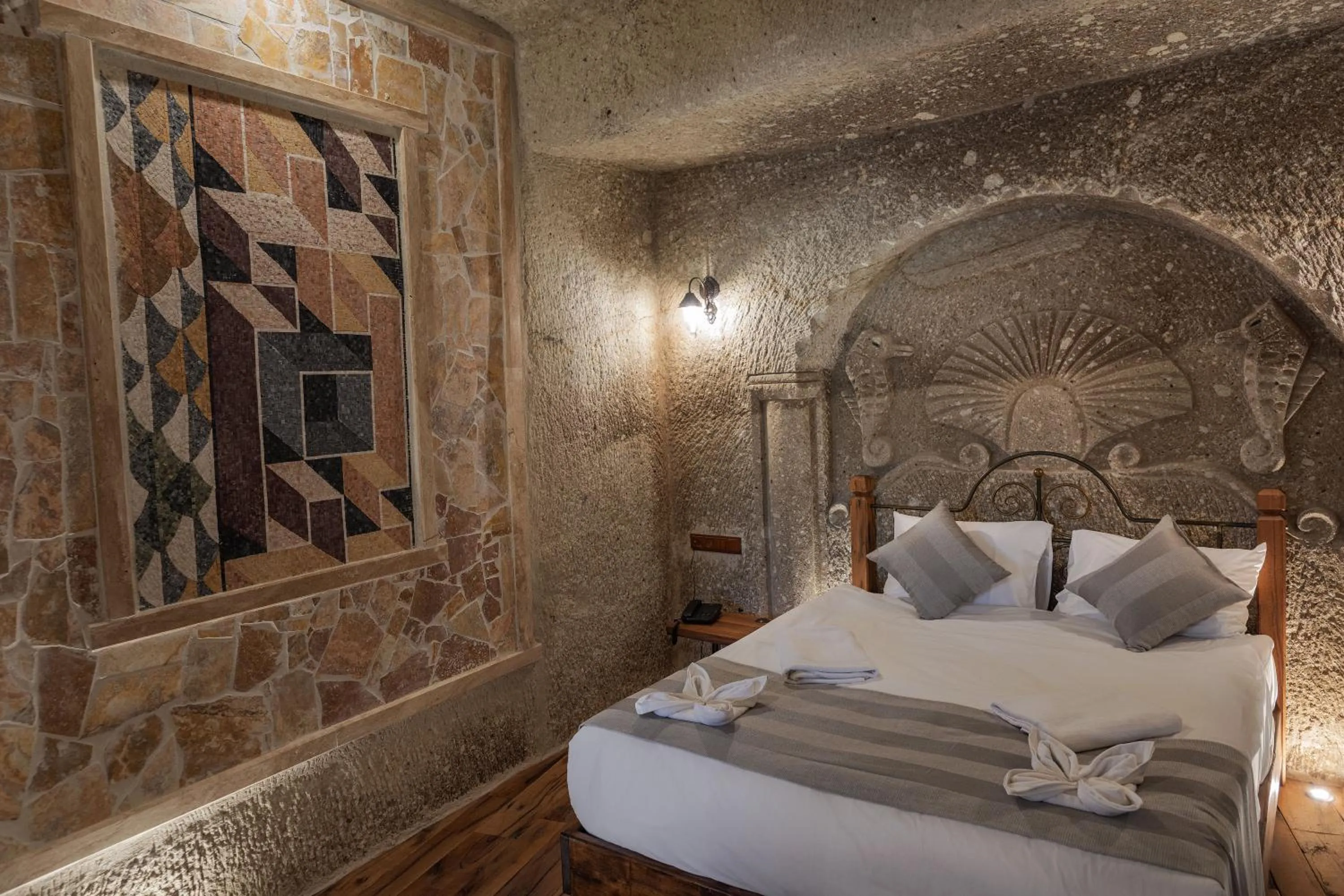 Bedroom, Bed in Sarnich Cave Suites