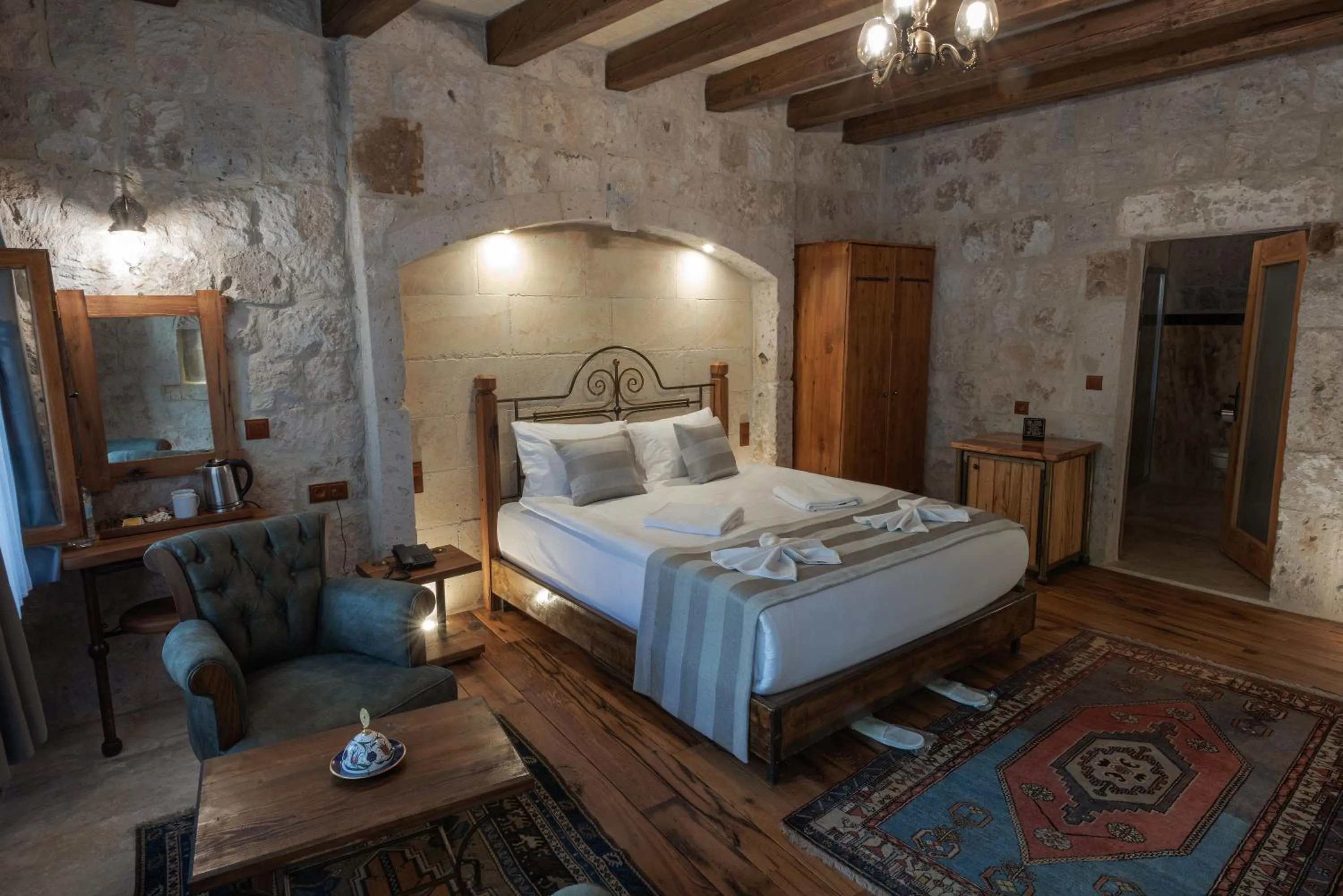 Bedroom, Bed in Sarnich Cave Suites