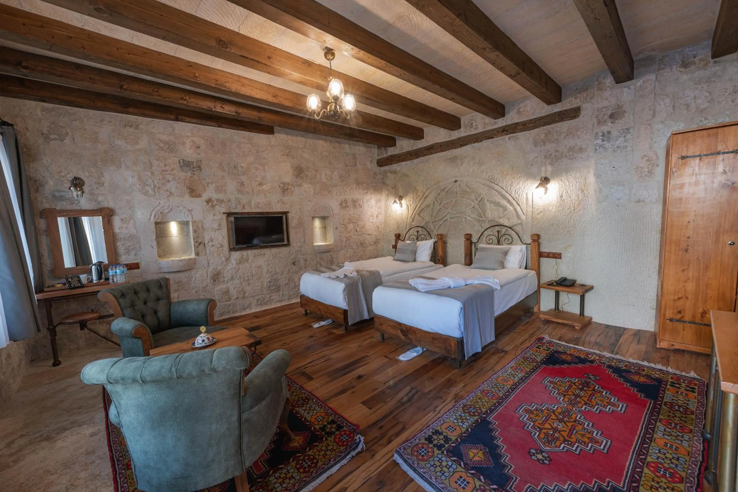Seating area, Bed in Sarnich Cave Suites