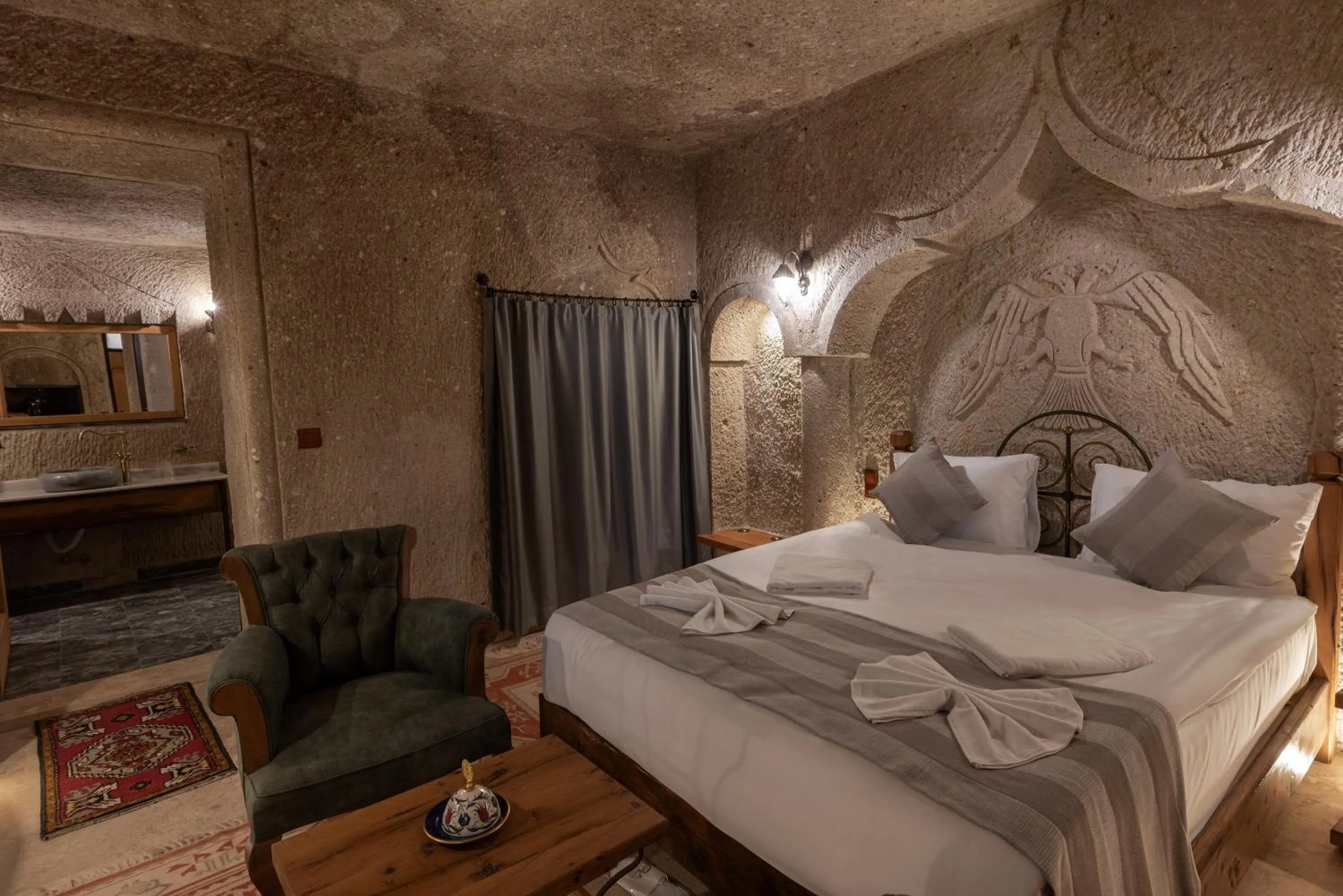Bedroom, Bed in Sarnich Cave Suites
