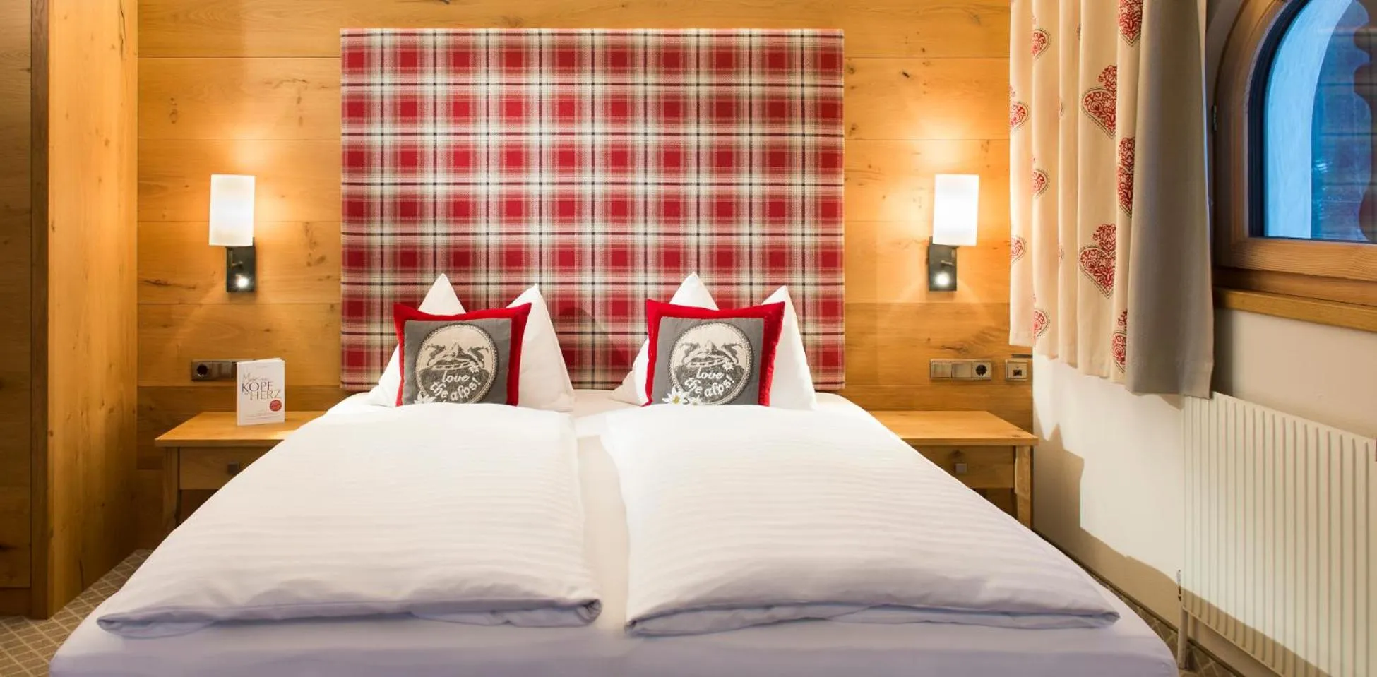 Bedroom, Bed in das Alois 4 Sterne Superior