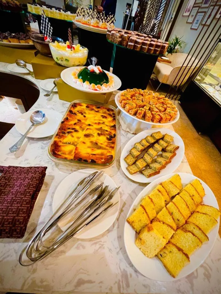 Restaurant/places to eat in Faletti's Grand Hotel Multan