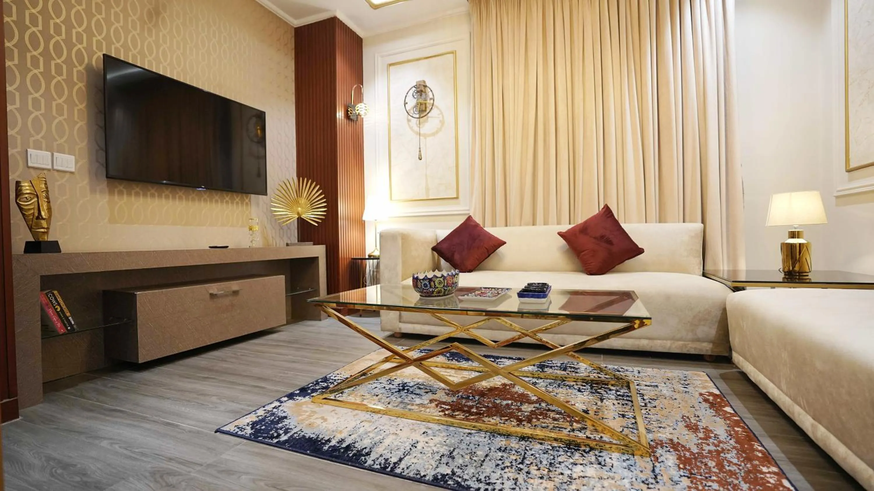 Communal lounge/ TV room, Bed in Best Western Plus Grand Multan