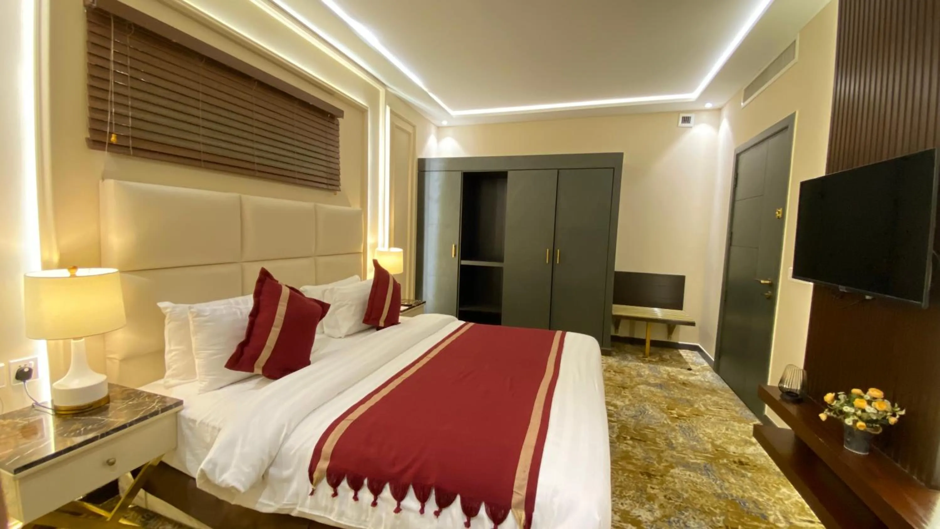 Bedroom, Bed in Best Western Plus Grand Multan