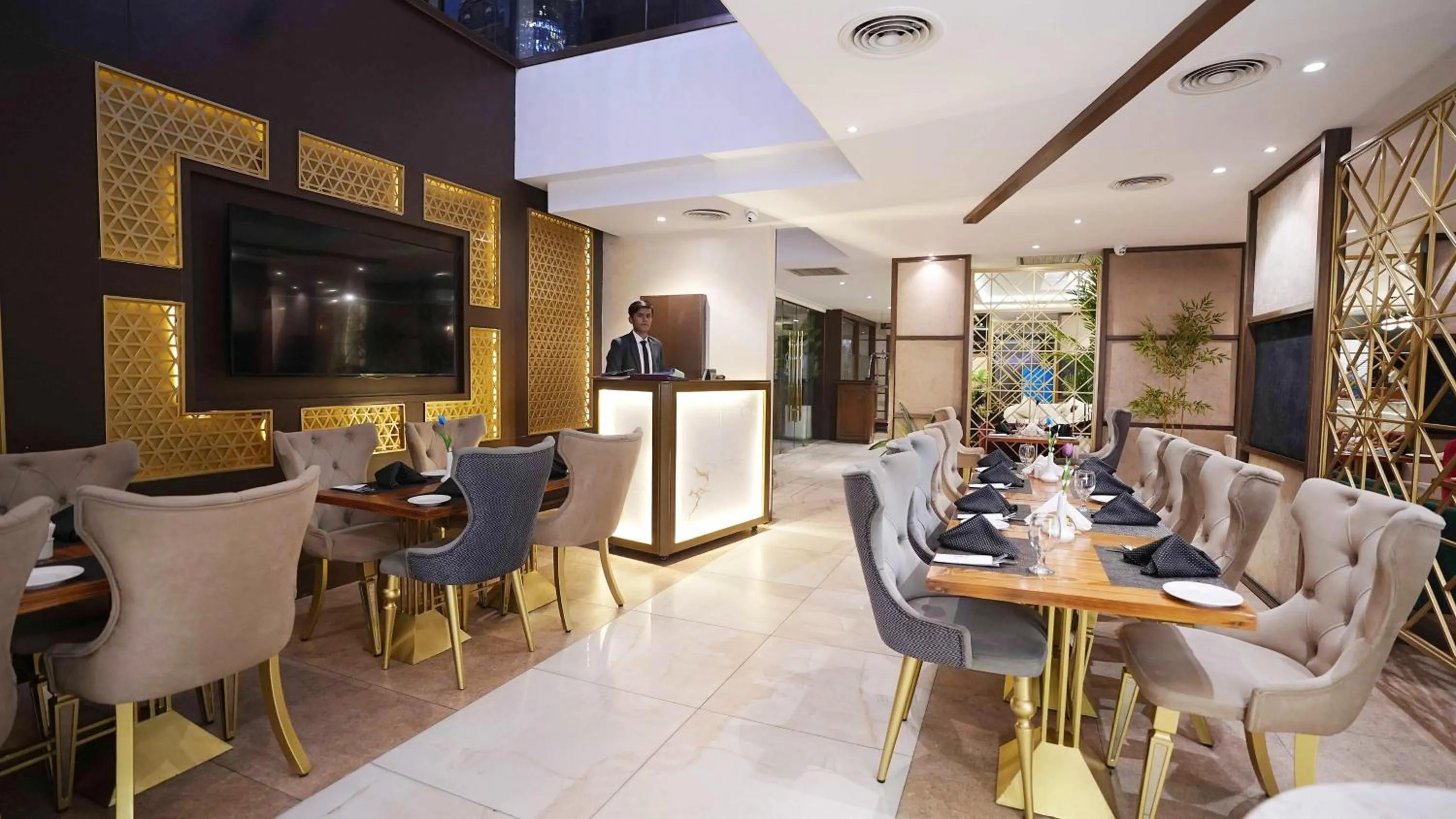 Restaurant/places to eat in Best Western Plus Grand Multan