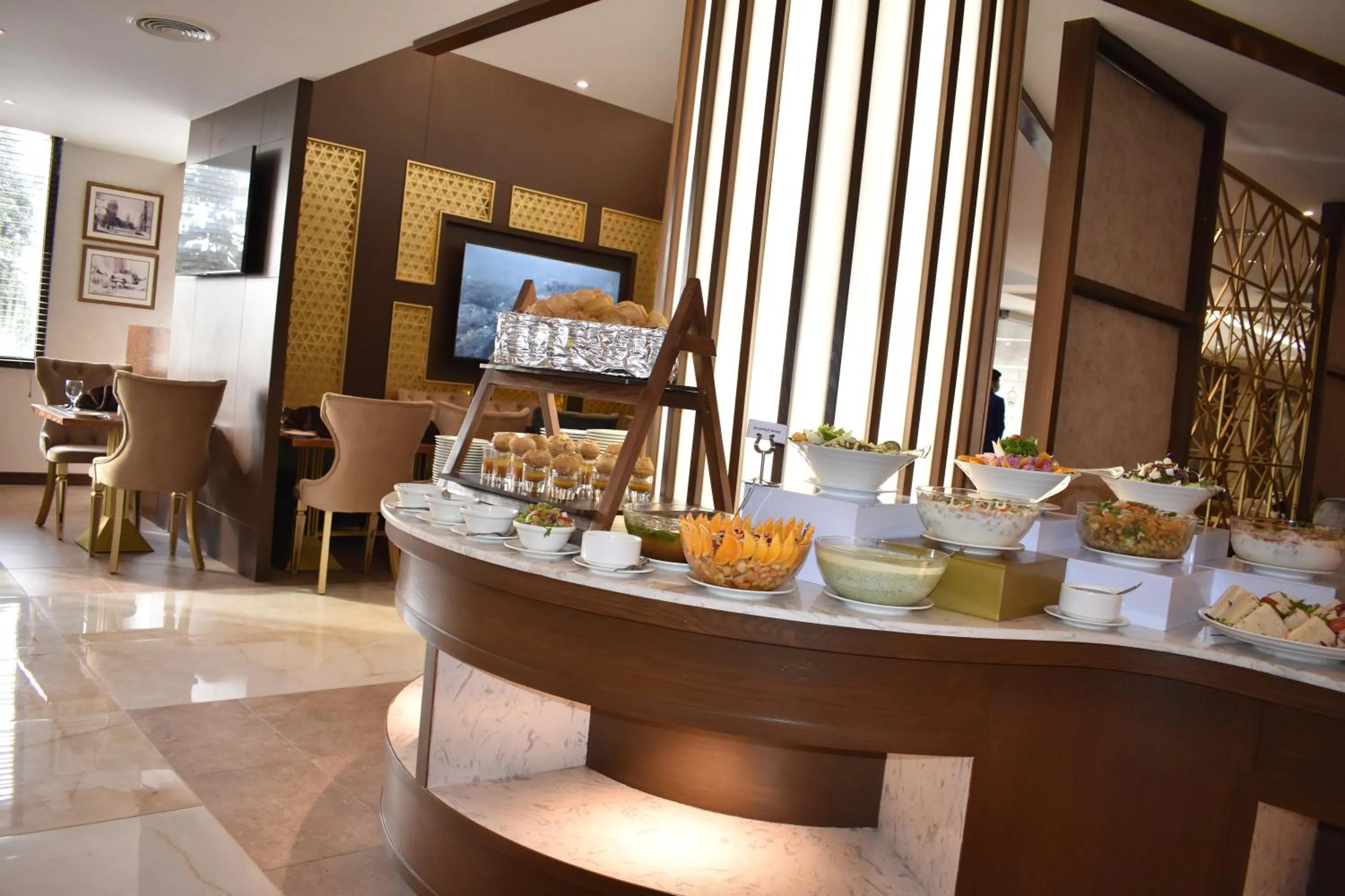 Restaurant/places to eat in Faletti's Grand Hotel Multan