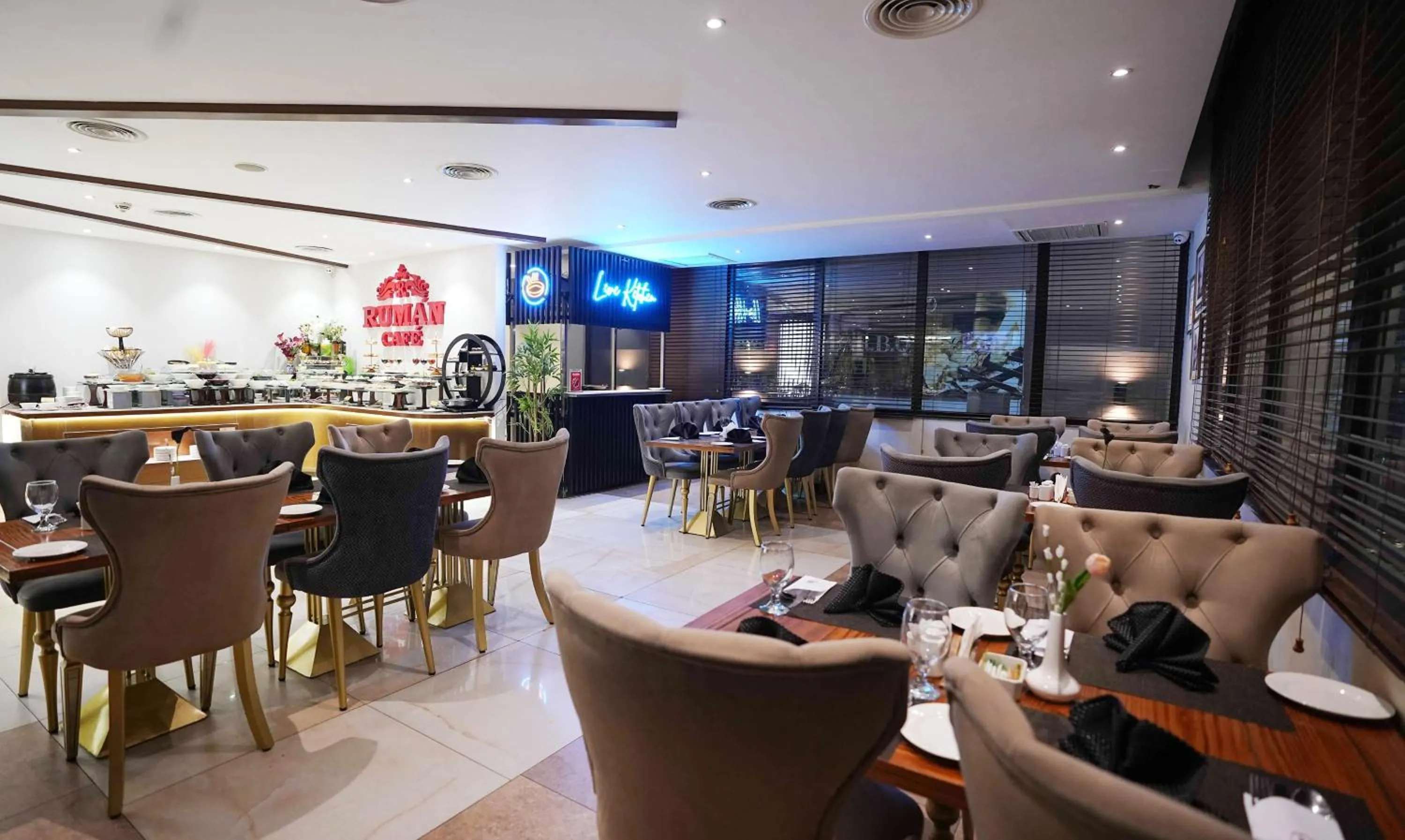 Restaurant/places to eat in Best Western Plus Grand Multan