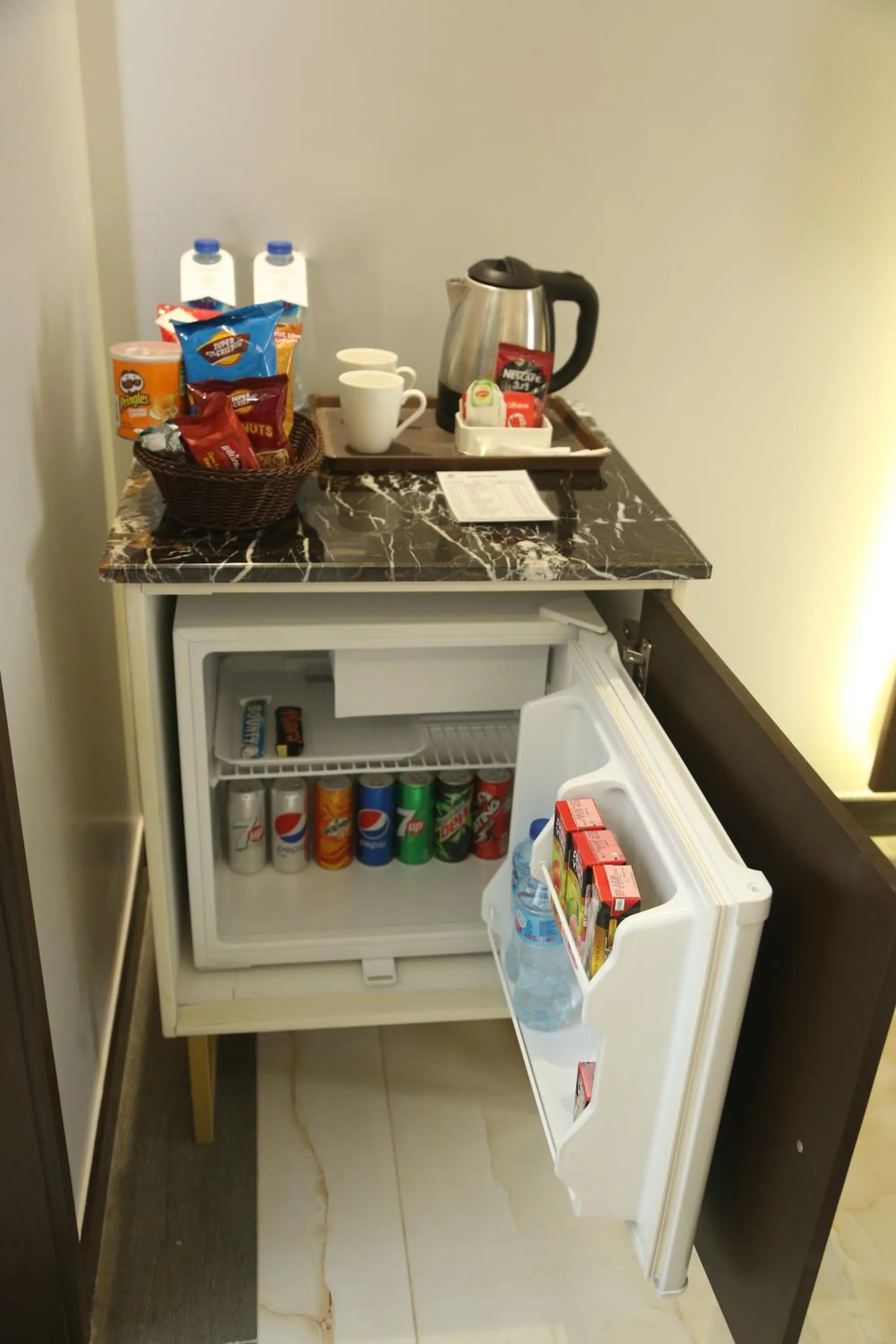 Coffee/tea facilities in Faletti's Grand Hotel Multan