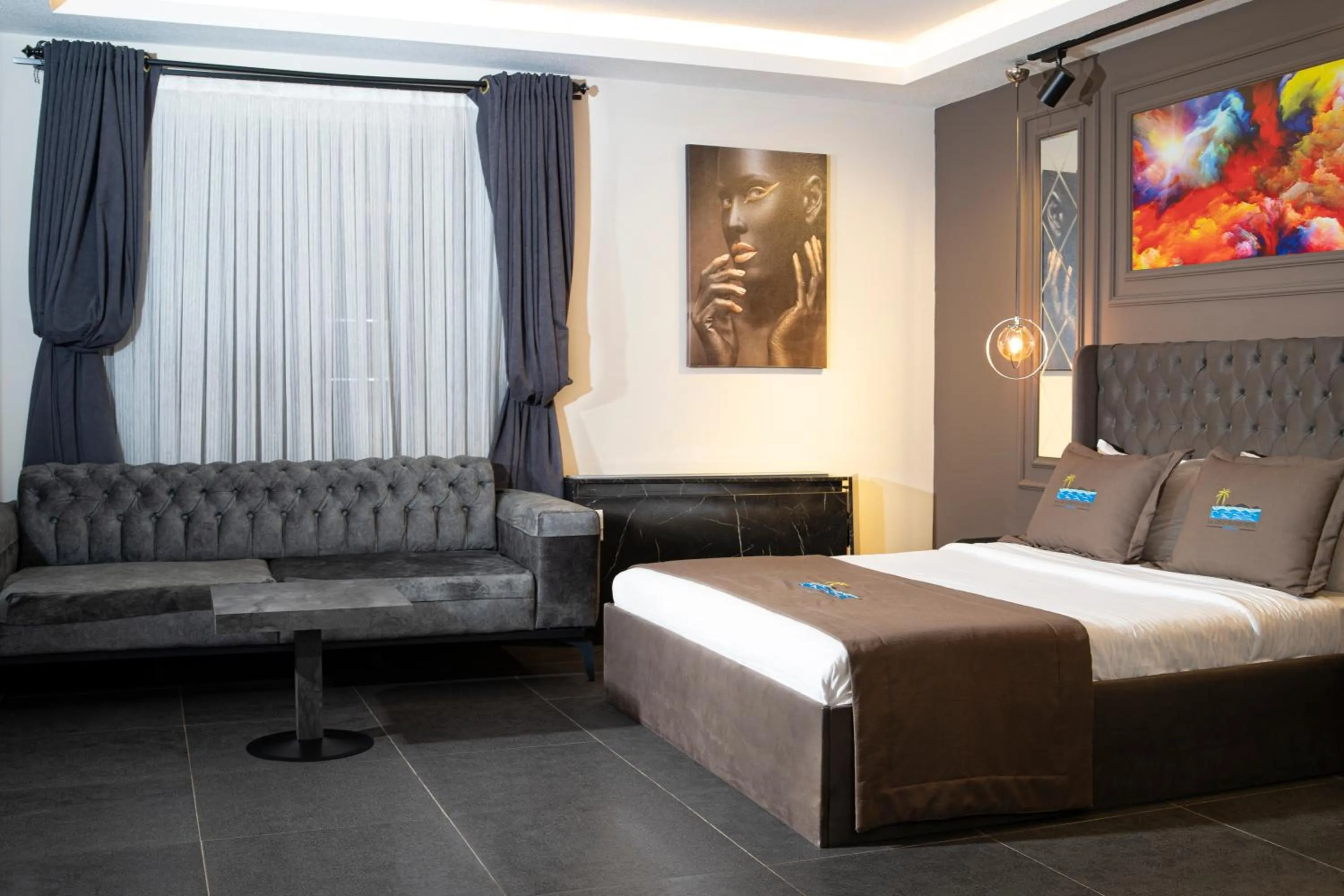 Seating area, Bed in La Cielo Hotel Bostancı