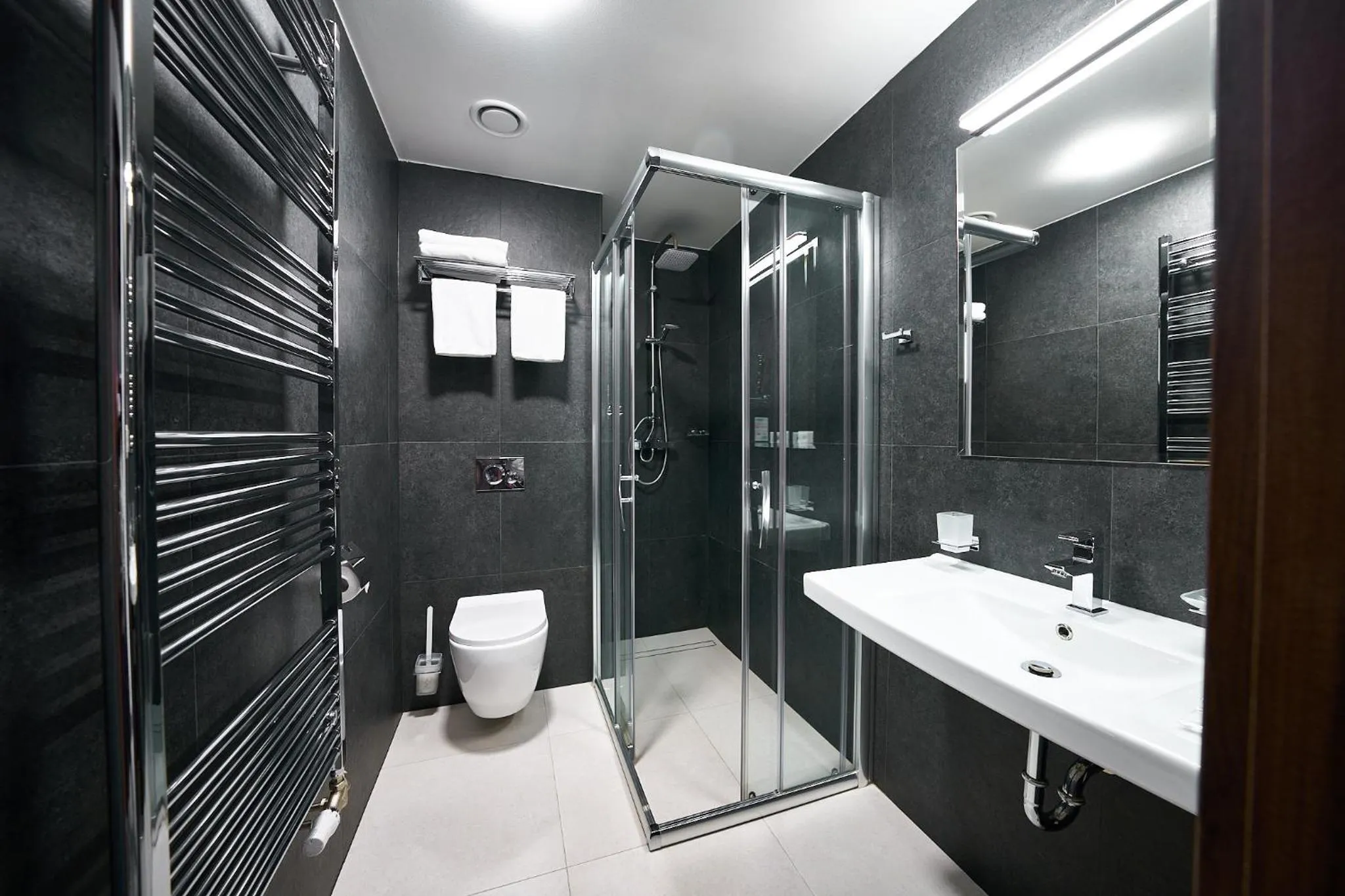 Bathroom in Wellness Hotel Queens