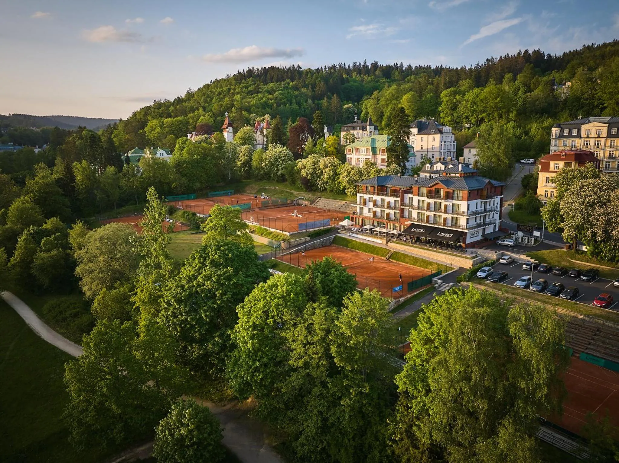 Property building in Wellness Hotel Queens