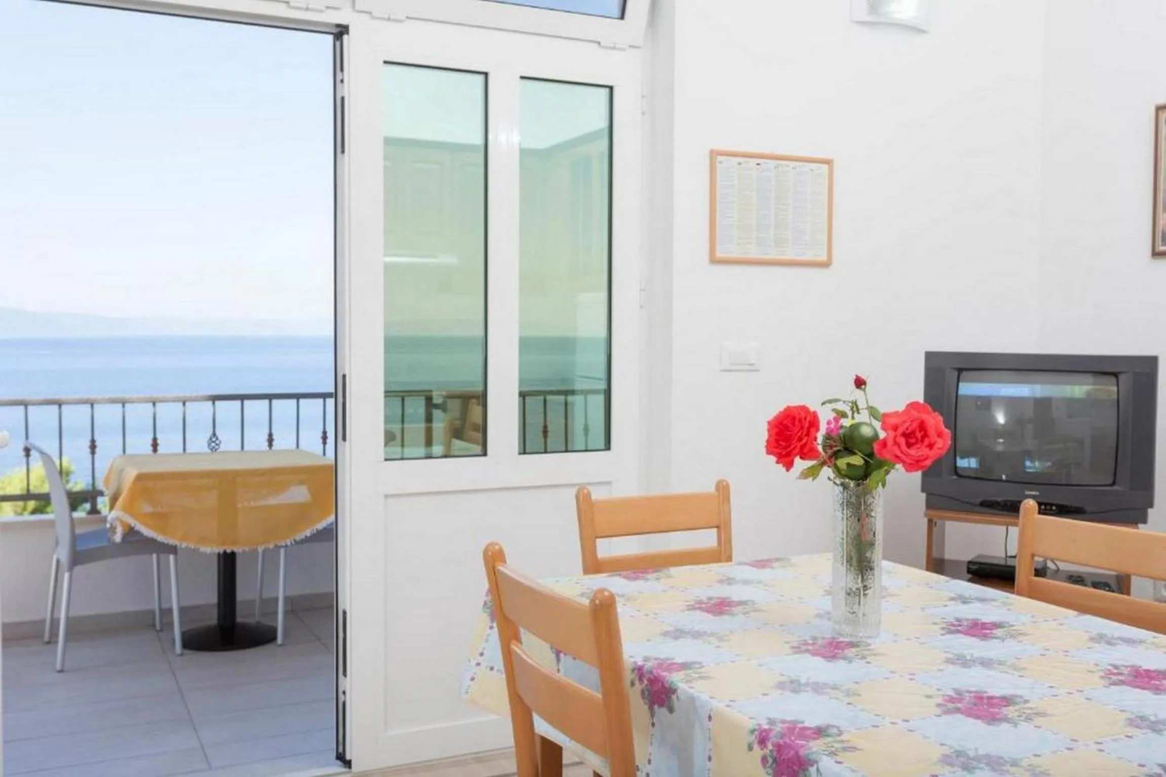 Dining area in Summerheaven Apartments