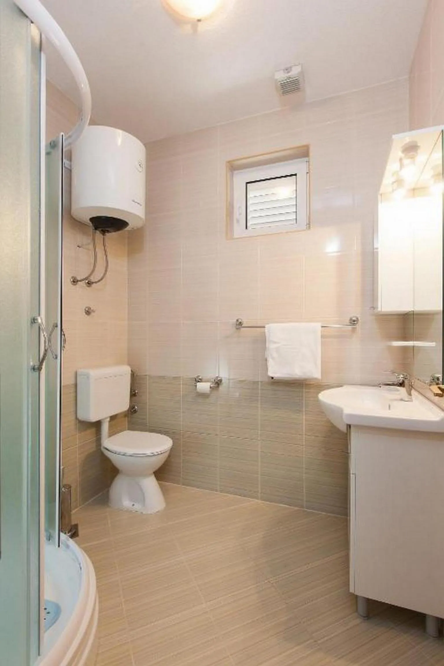 Bathroom in Summerheaven Apartments