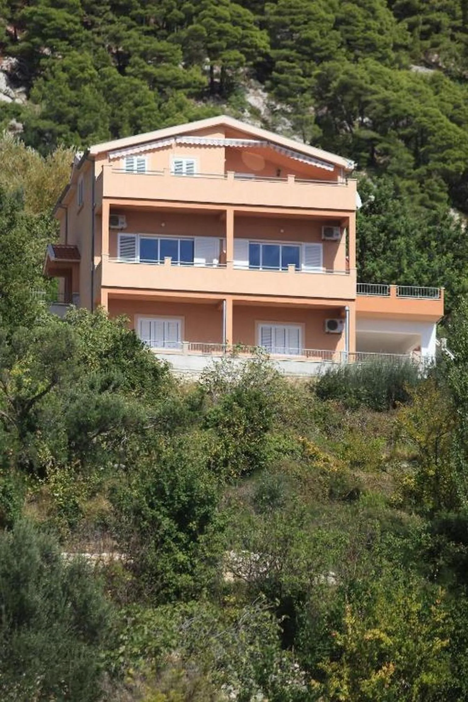 Property building in Summerheaven Apartments