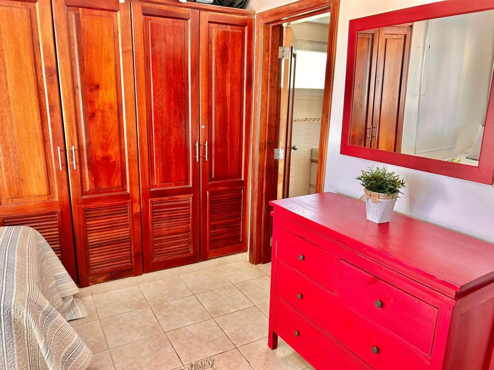 wardrobe in Stanza Mare Beach Front