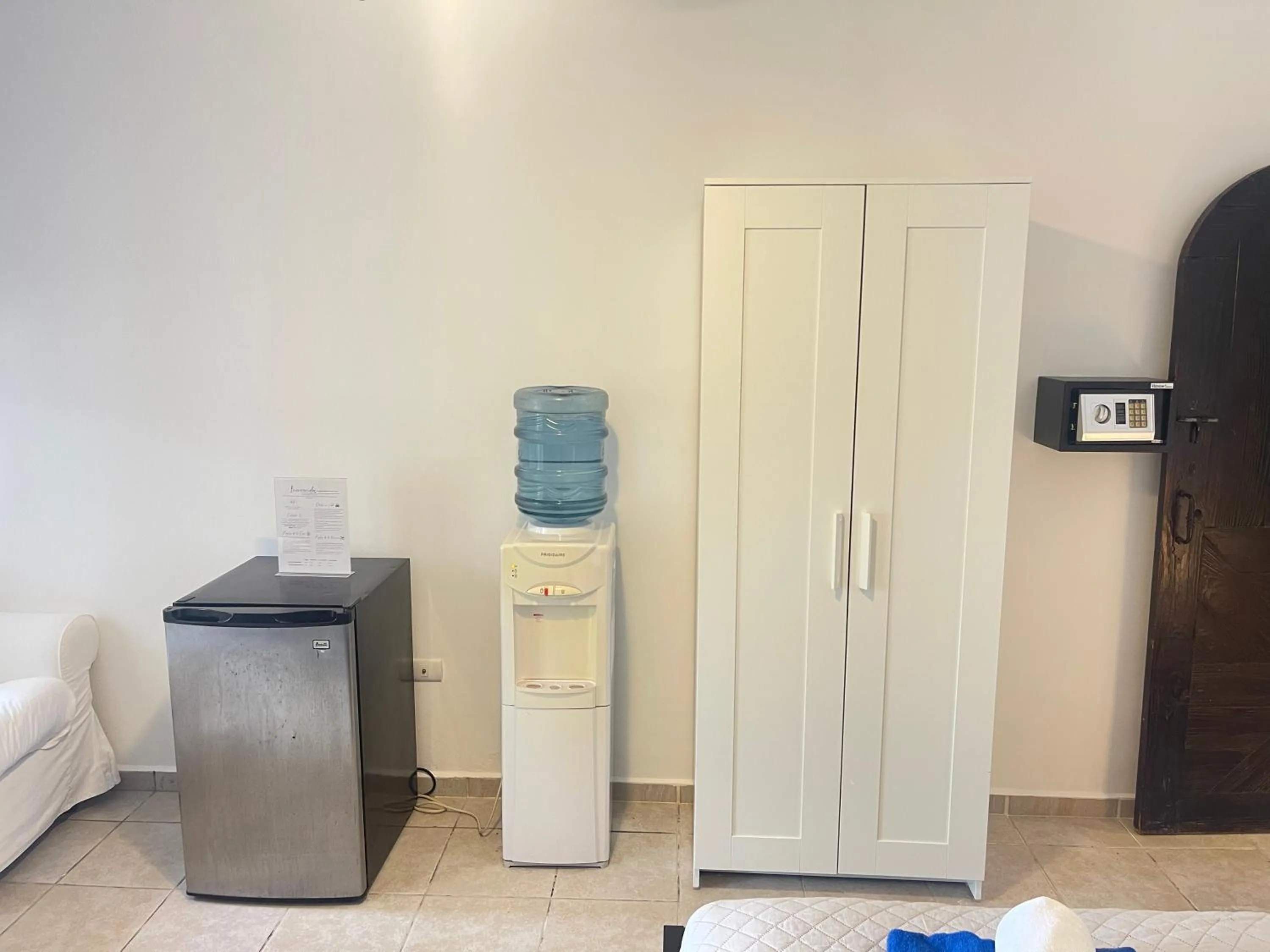 wardrobe in Stanza Mare Beach Front