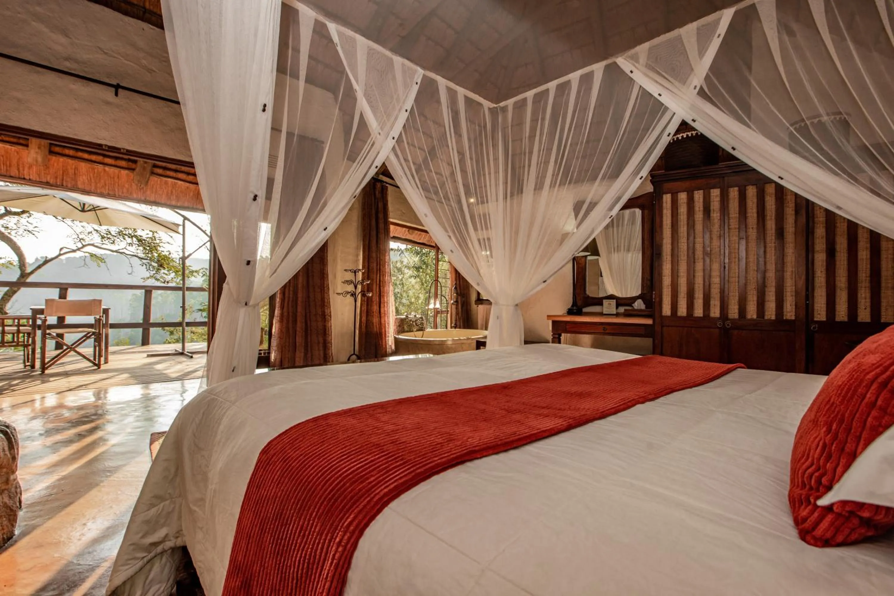 Patio, Bed in Tanamera Lodge