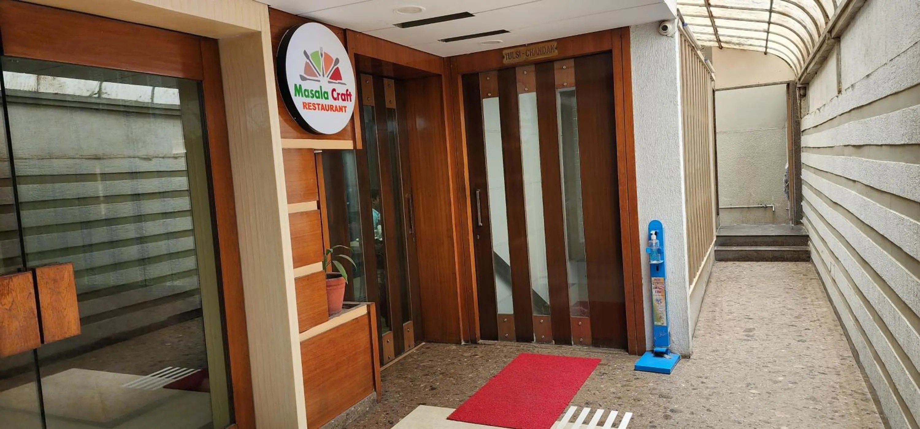 Restaurant/places to eat in Hotel Kanak