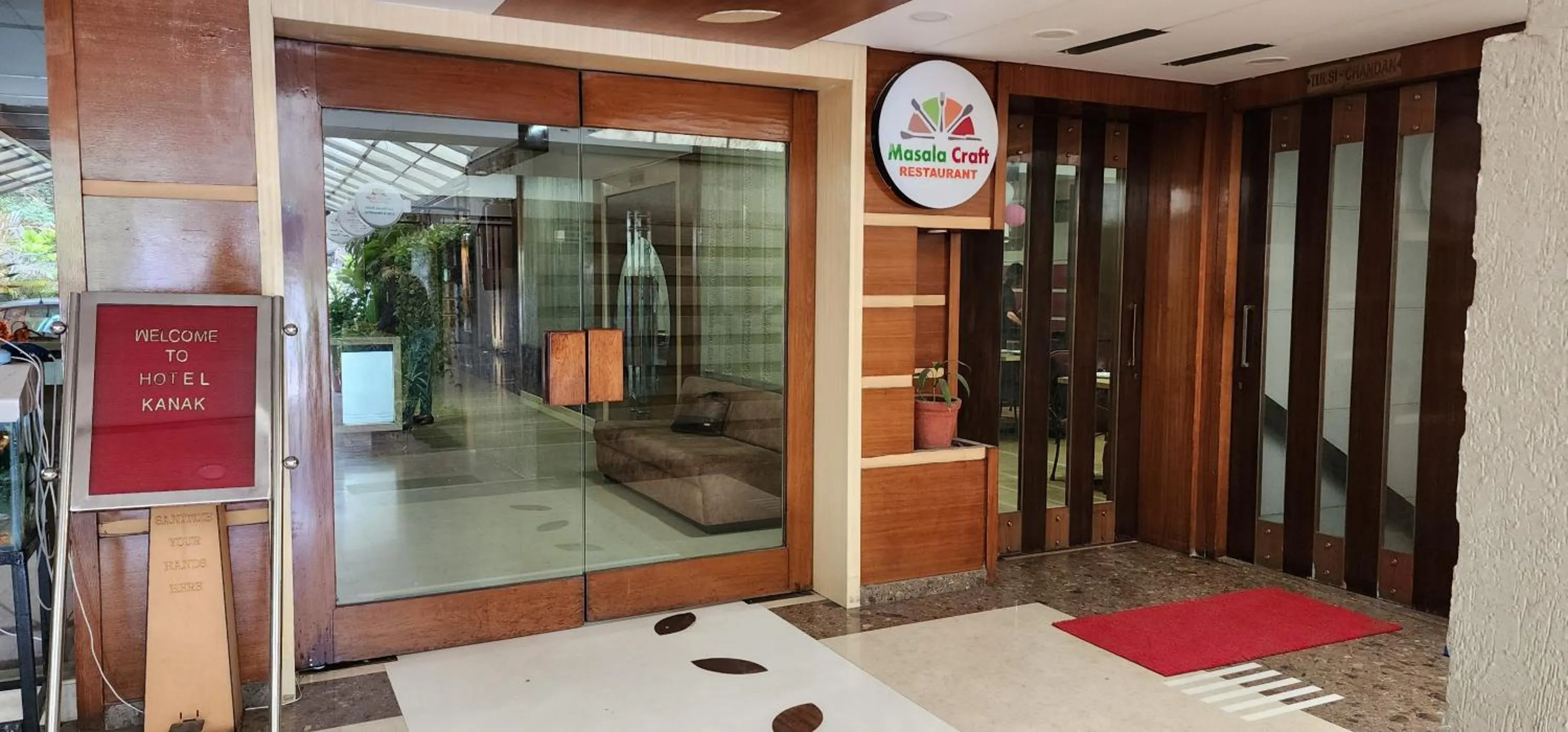 Restaurant/places to eat in Hotel Kanak