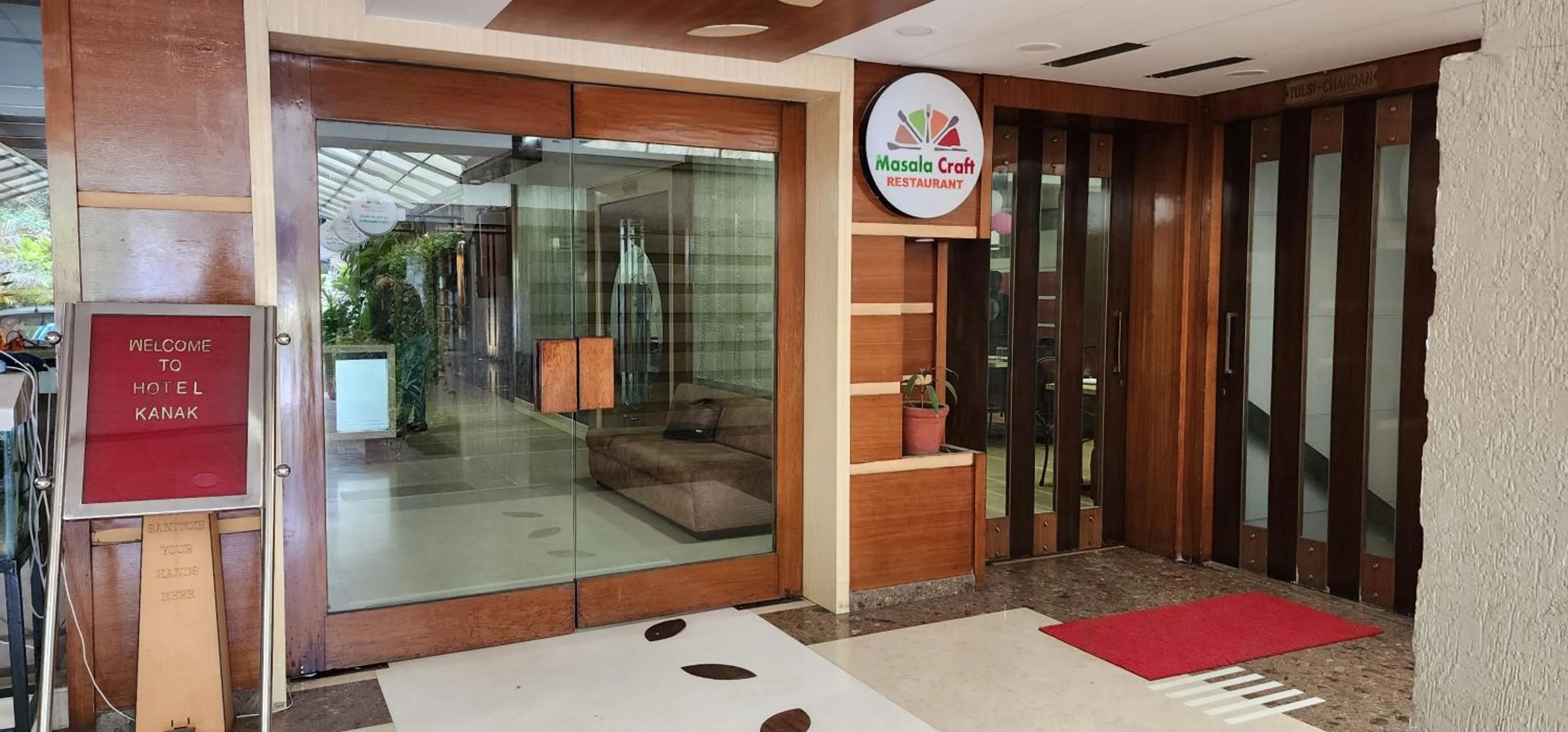 Restaurant/places to eat in Hotel Kanak