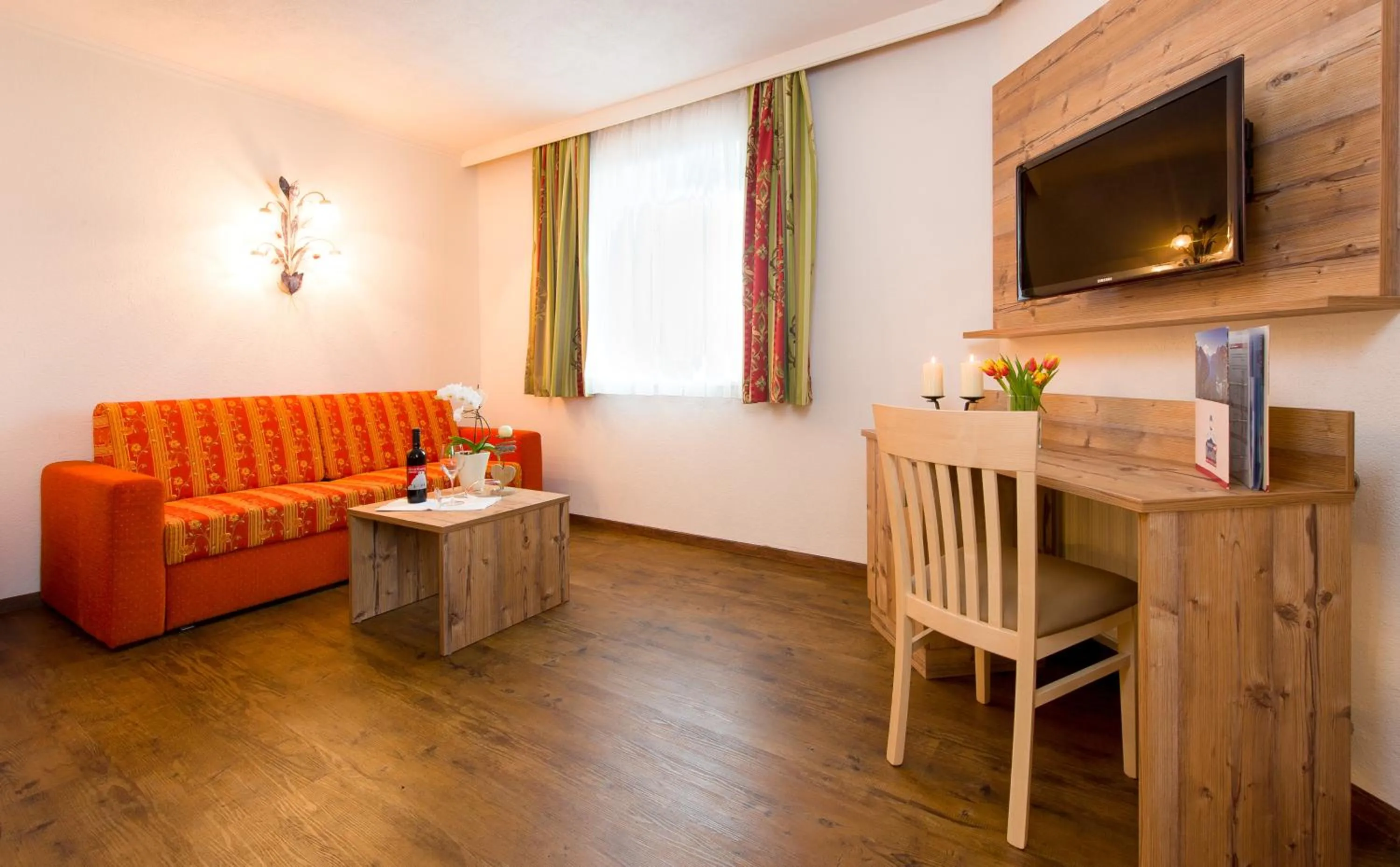 Communal lounge/ TV room in Hotel Gasthof Zum Schwanen