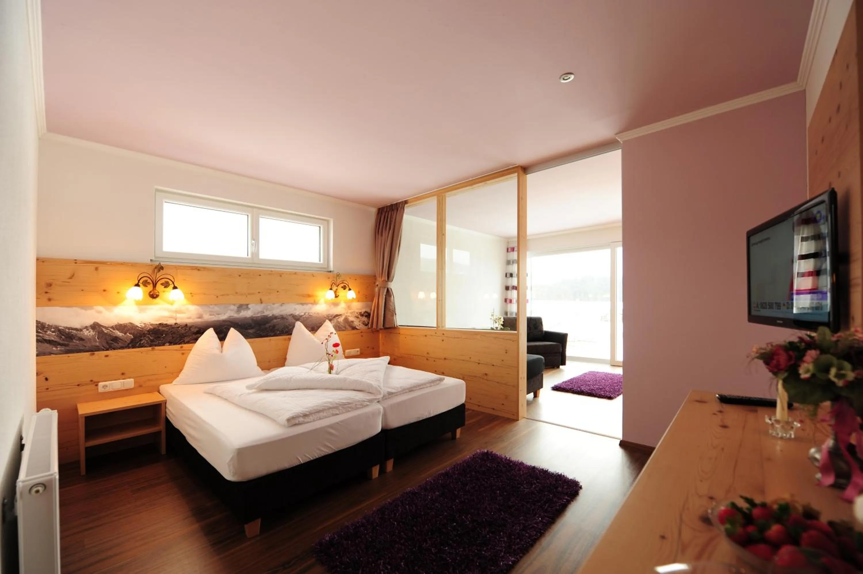 Photo of the whole room, Bed in Hotel Gasthof Zum Schwanen