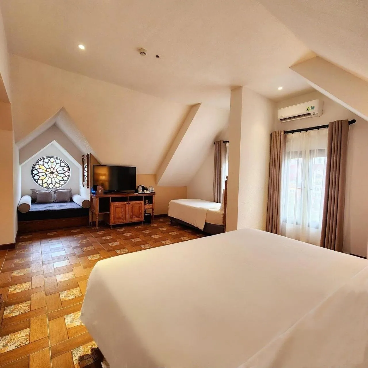 Photo of the whole room, Bed in Venus Hotel Tam Đảo