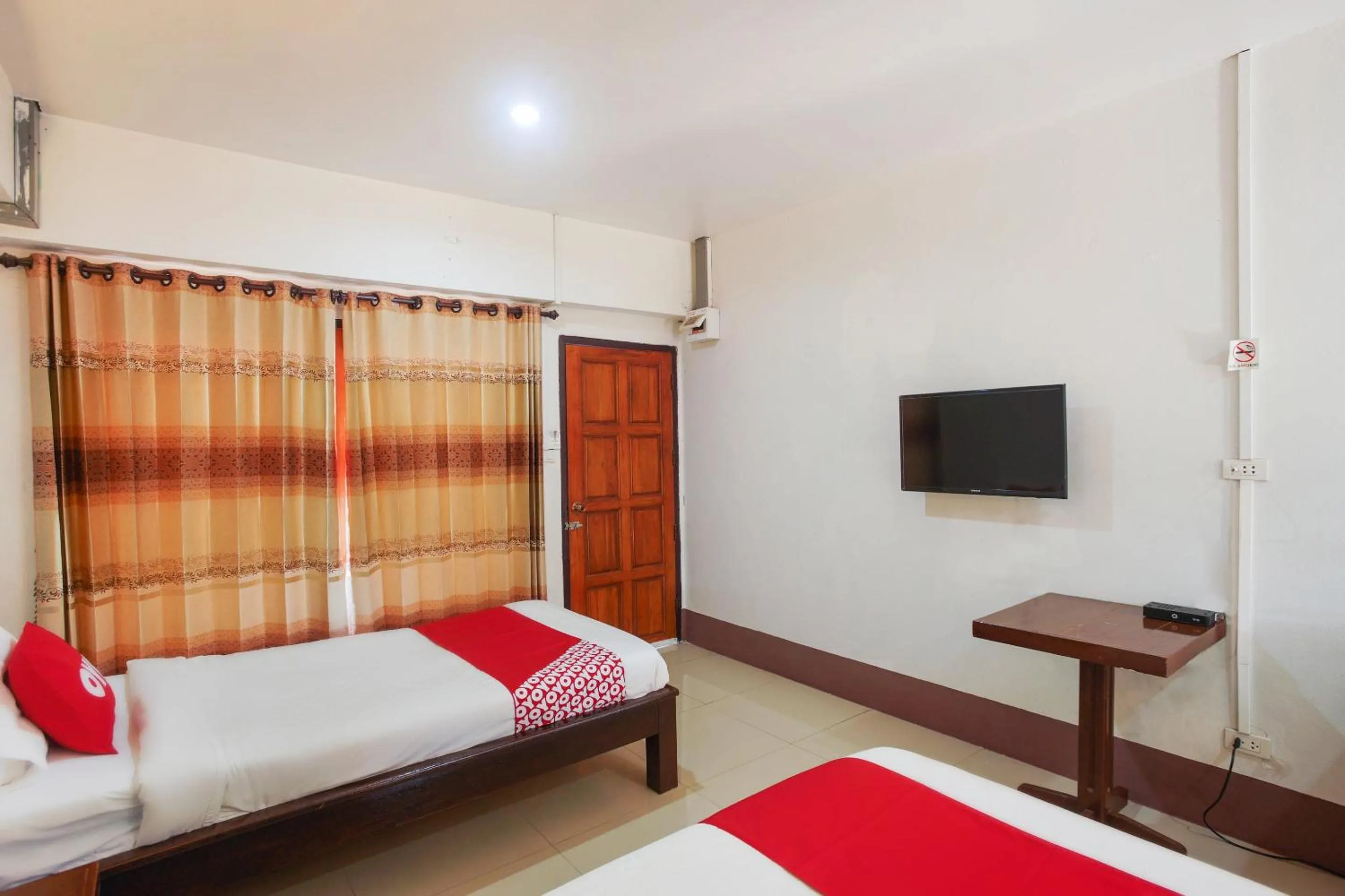 Facade/entrance, Bed in OYO 75388 P2 Place