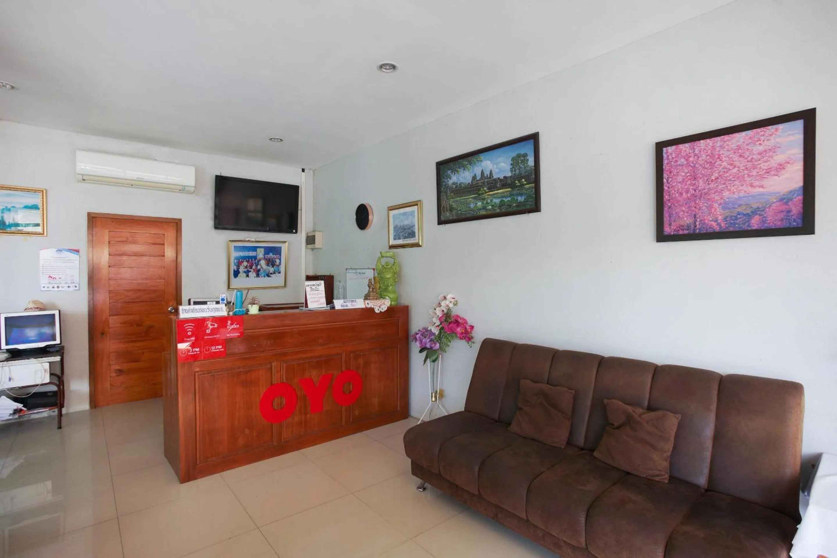 Lobby or reception in OYO 75388 P2 Place