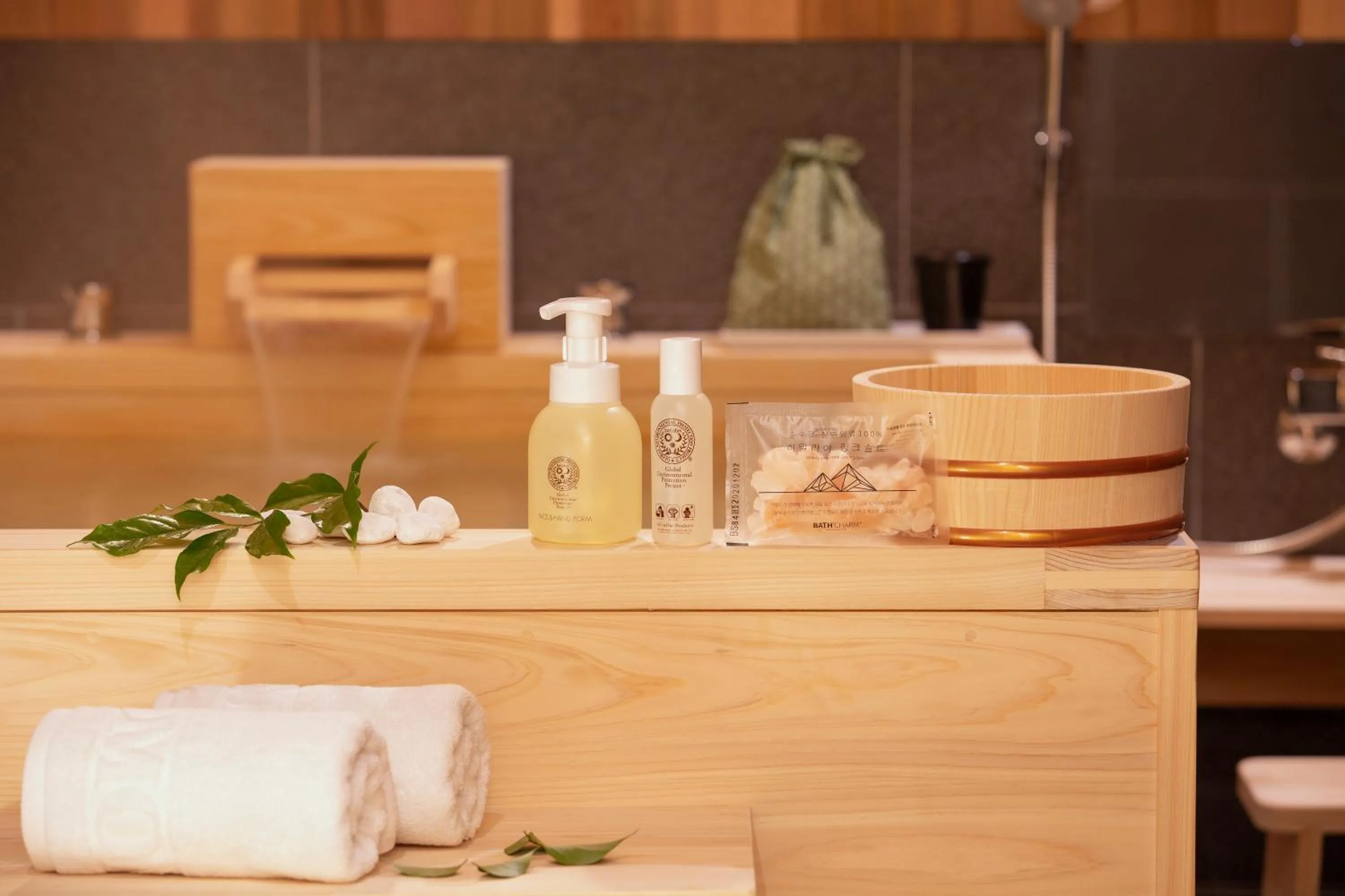 Bathroom in Tomonoya Hotel and Ryokan Gyeongju