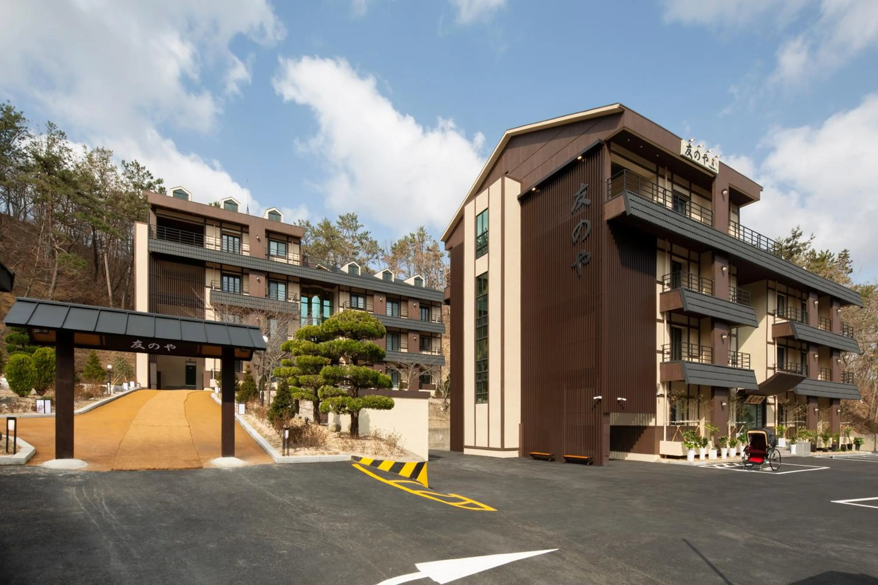 Facade/entrance in Tomonoya Hotel and Ryokan Gyeongju