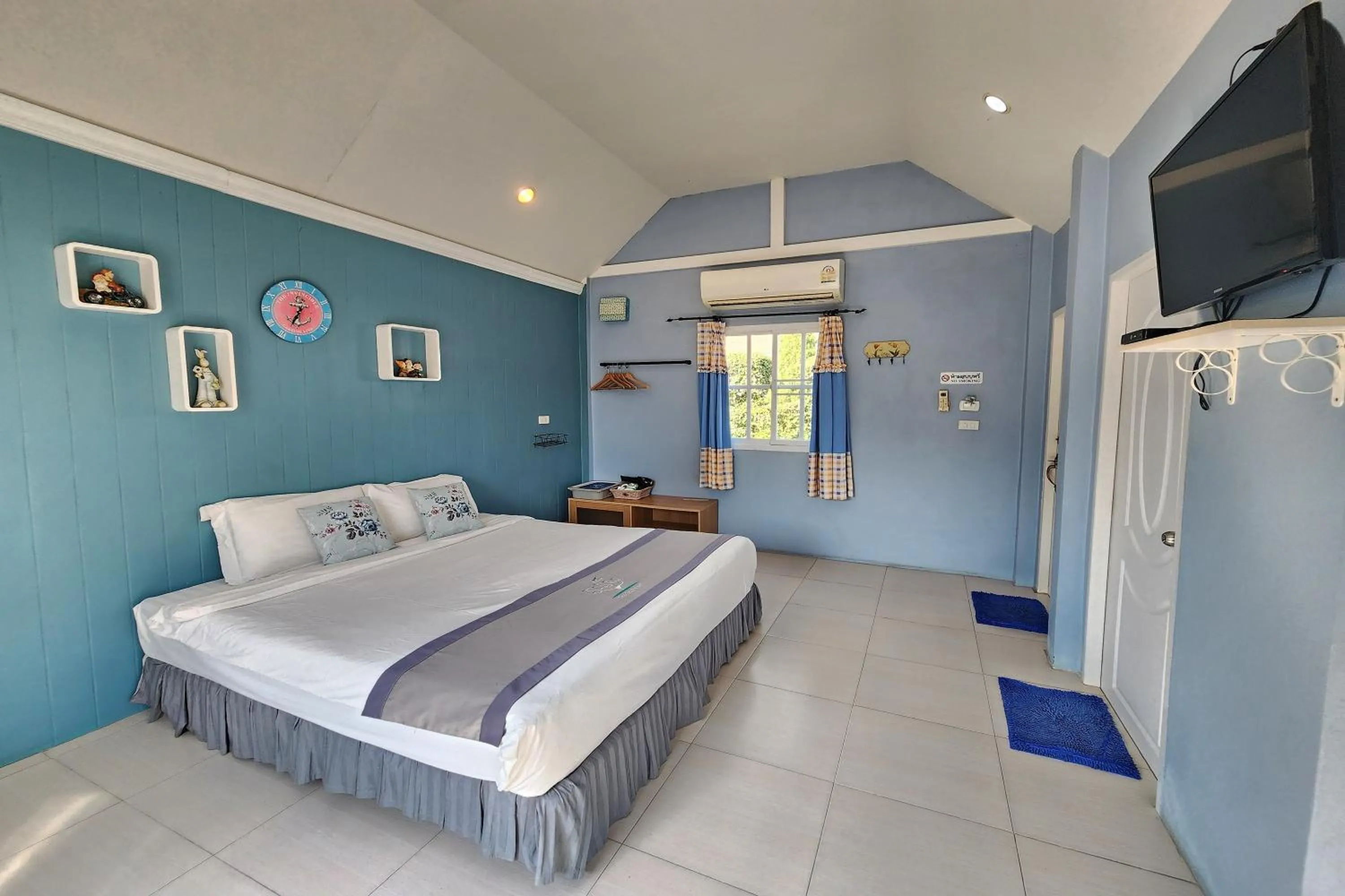 Bedroom, Bed in See Sky Resort