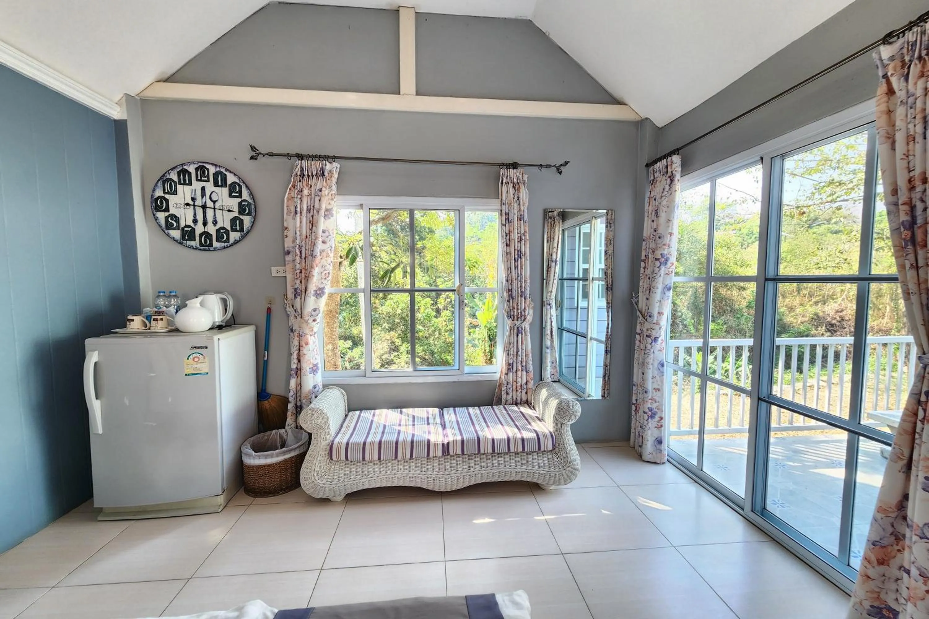 Living room, Bed in See Sky Resort