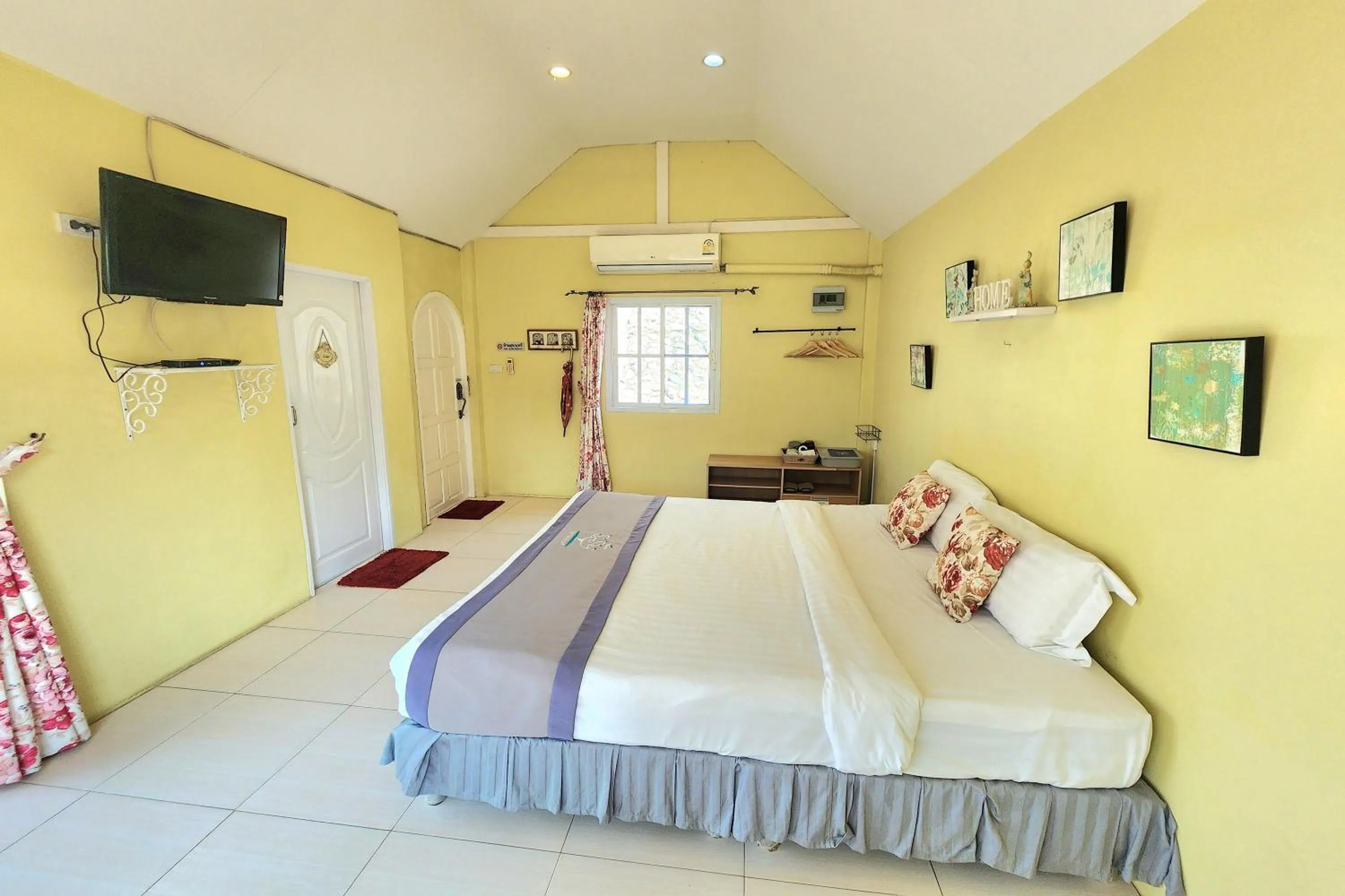 Bedroom, Bed in See Sky Resort