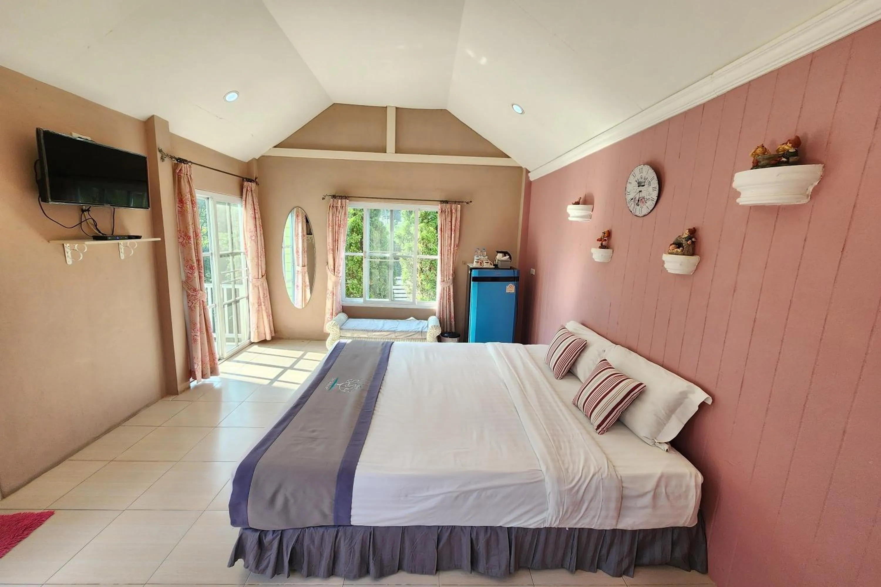 Bedroom, Bed in See Sky Resort