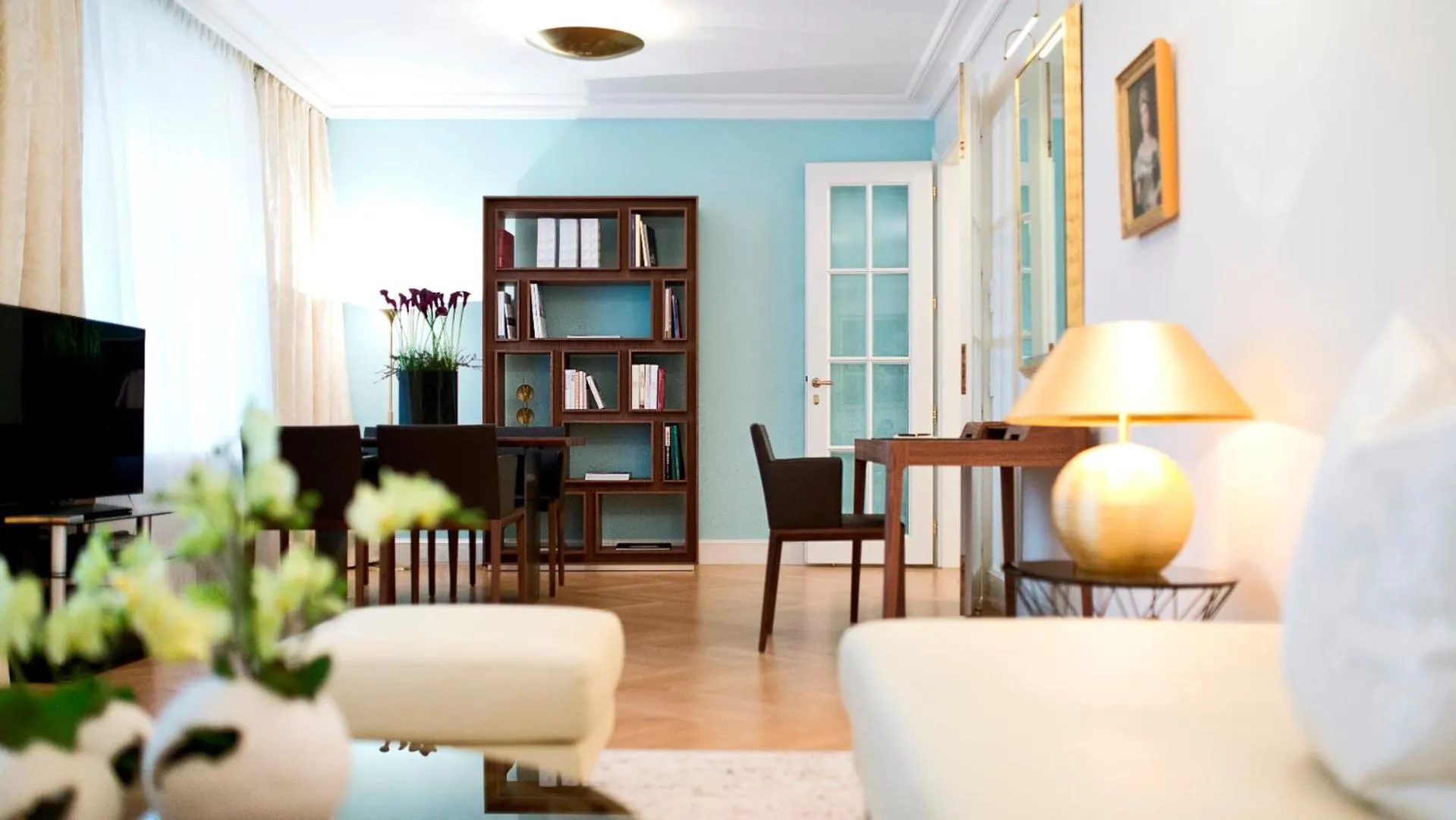 Living room in Palais Coburg Hotel