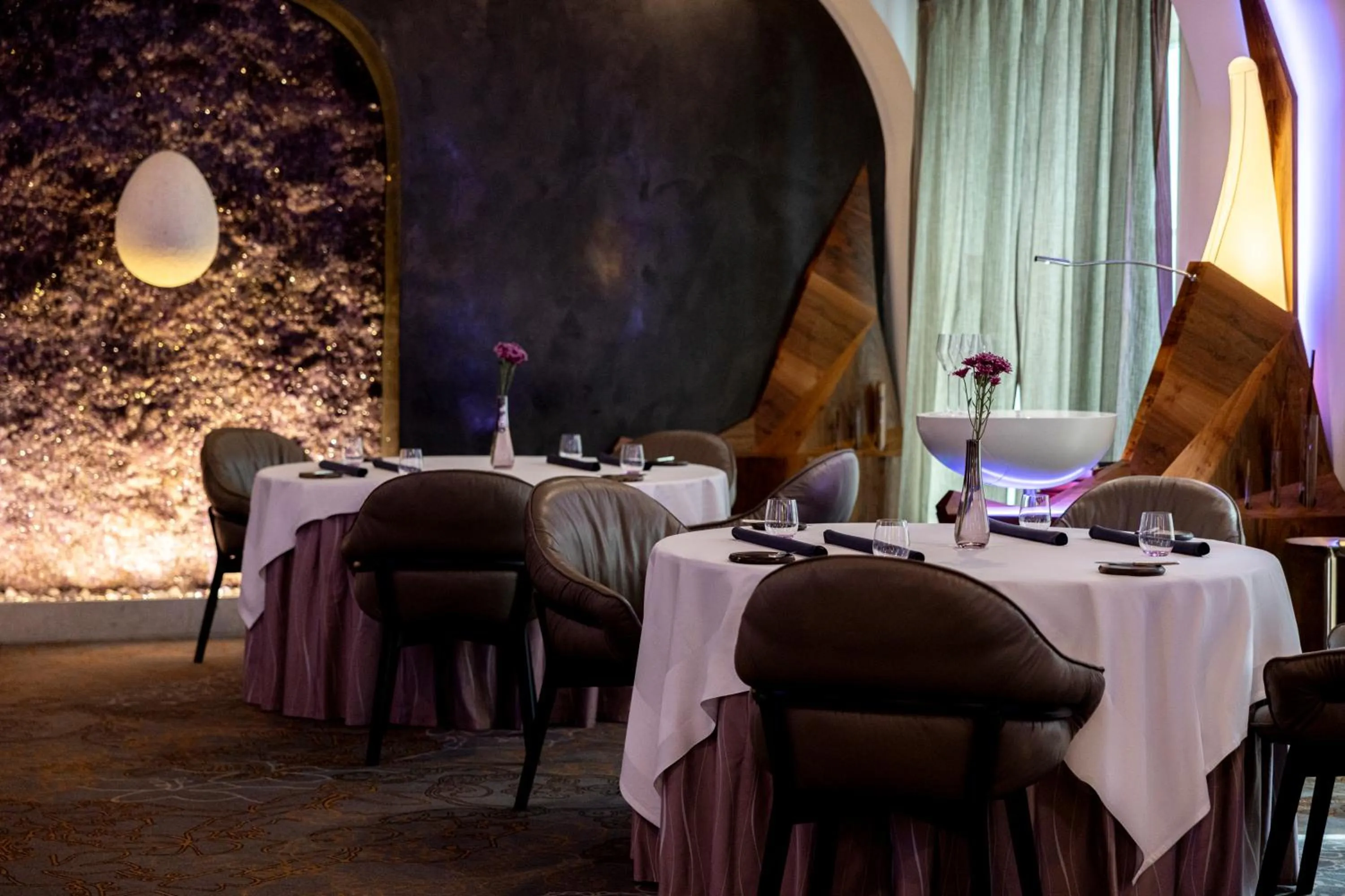 Restaurant/places to eat in Palais Coburg Hotel