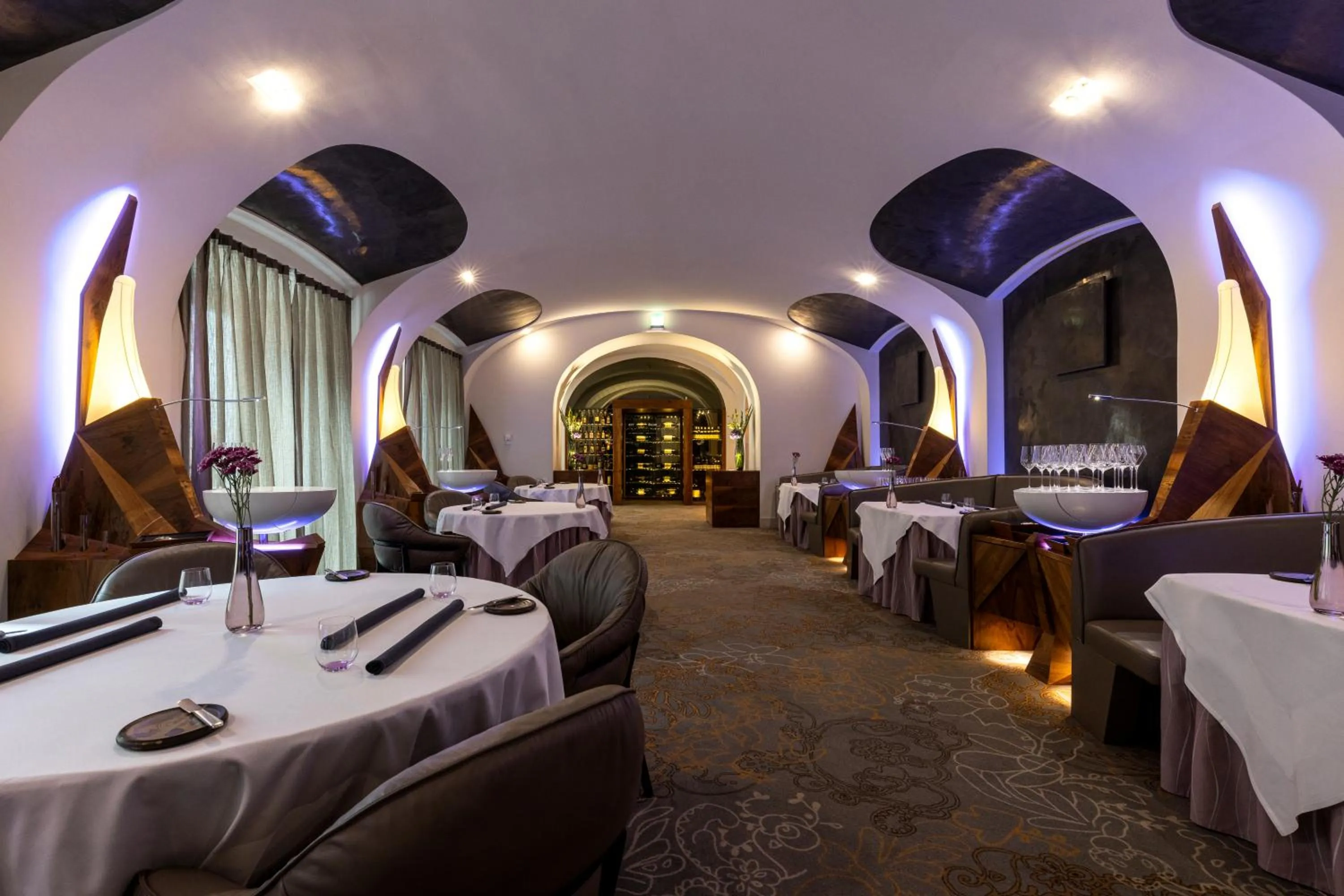 Restaurant/places to eat in Palais Coburg Hotel