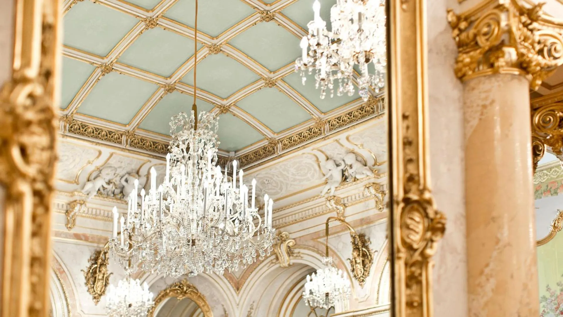 Decorative detail in Palais Coburg Hotel